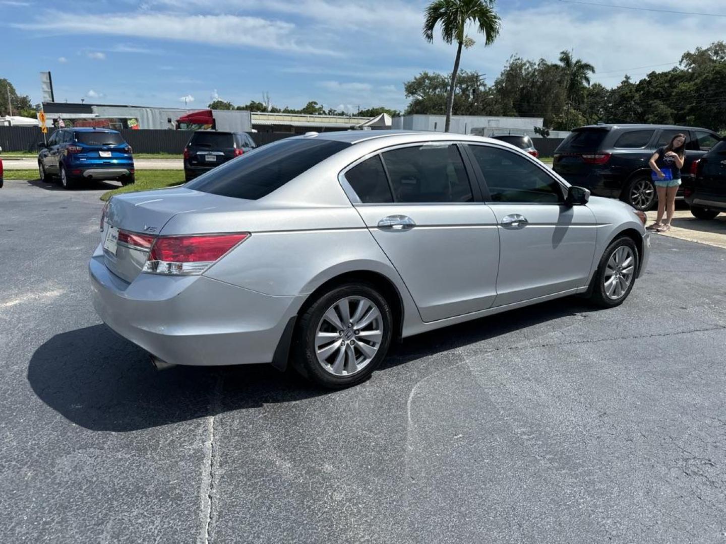 2012 SILVER HONDA ACCORD EXL (1HGCP3F85CA) with an 3.5L engine, Automatic transmission, located at 2929 9th St. West, Bradenton, 34205, (941) 242-2810, 27.473591, -82.570679 - Photo#6