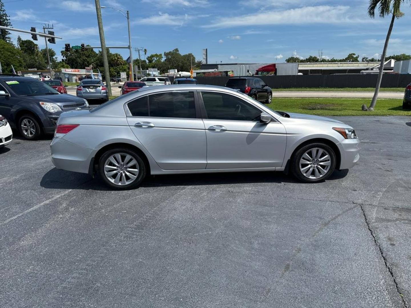 2012 SILVER HONDA ACCORD EXL (1HGCP3F85CA) with an 3.5L engine, Automatic transmission, located at 2929 9th St. West, Bradenton, 34205, (941) 242-2810, 27.473591, -82.570679 - Photo#7