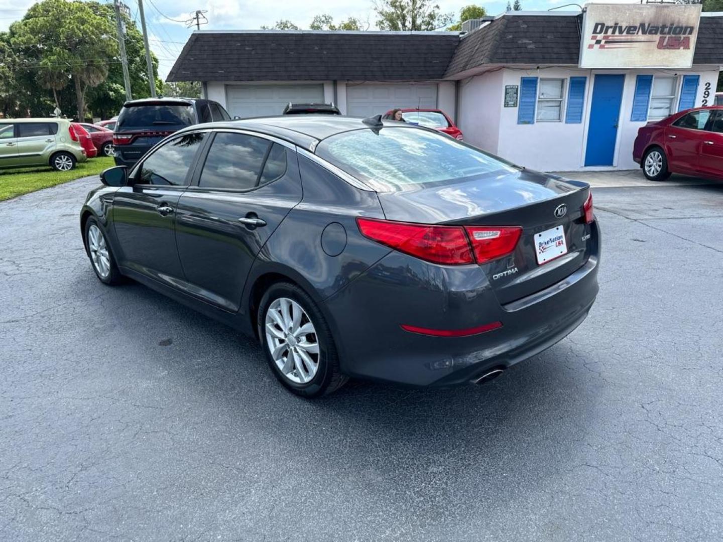 2015 GRAY KIA OPTIMA EX (5XXGN4A75FG) with an 2.4L engine, Automatic transmission, located at 2929 9th St. West, Bradenton, 34205, (941) 242-2810, 27.473591, -82.570679 - Thanks for inquring into DriveNation USA! All vehicles listed can be viewed at www.drivenationusa.com for vehicle history reports and additonal info. We cannot quote any terms such as down payments or monthly payments without an application. You can apply directly at www.drivenationusa.com or by con - Photo#5