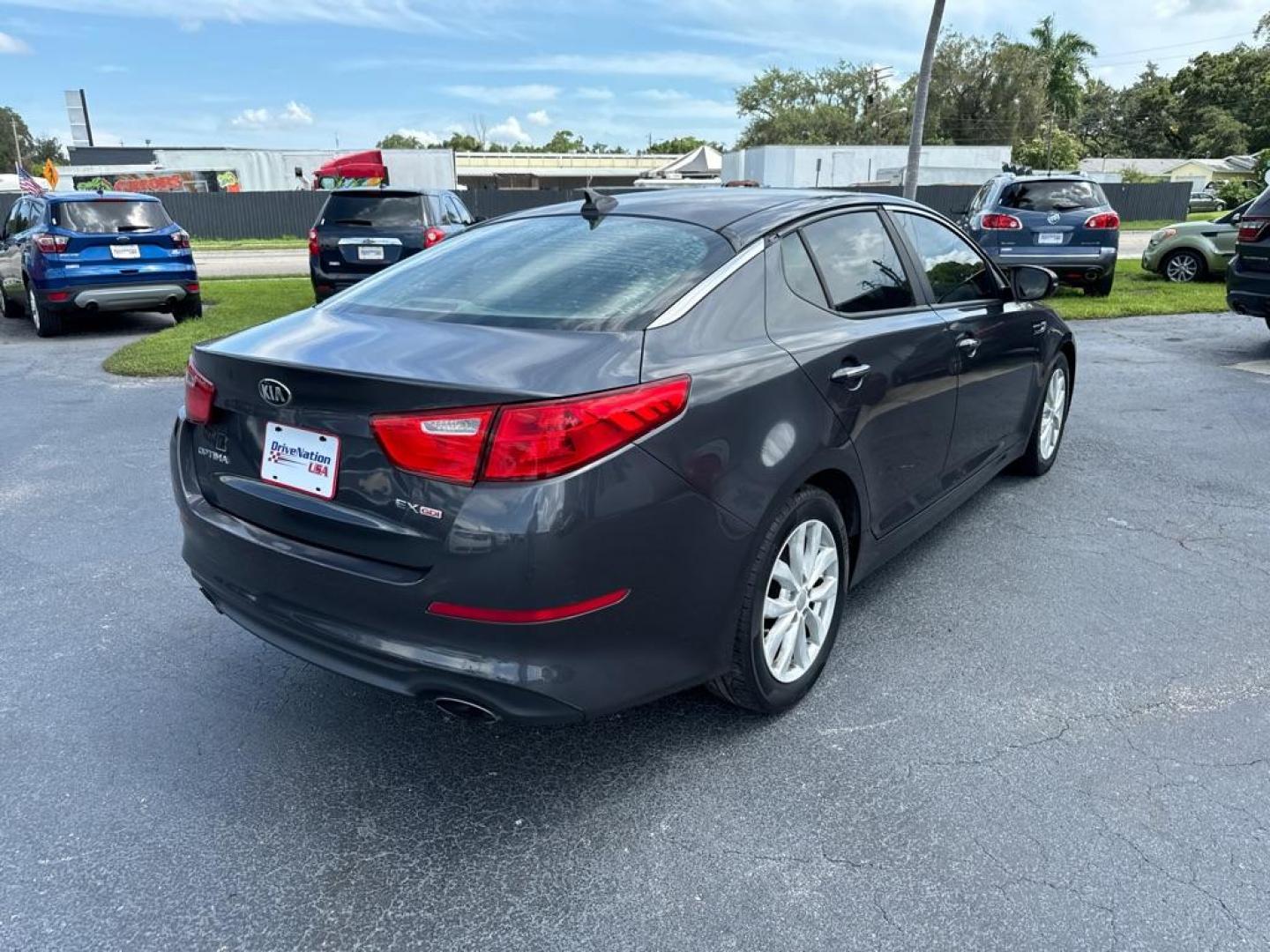 2015 GRAY KIA OPTIMA EX (5XXGN4A75FG) with an 2.4L engine, Automatic transmission, located at 2929 9th St. West, Bradenton, 34205, (941) 242-2810, 27.473591, -82.570679 - Thanks for inquring into DriveNation USA! All vehicles listed can be viewed at www.drivenationusa.com for vehicle history reports and additonal info. We cannot quote any terms such as down payments or monthly payments without an application. You can apply directly at www.drivenationusa.com or by con - Photo#6