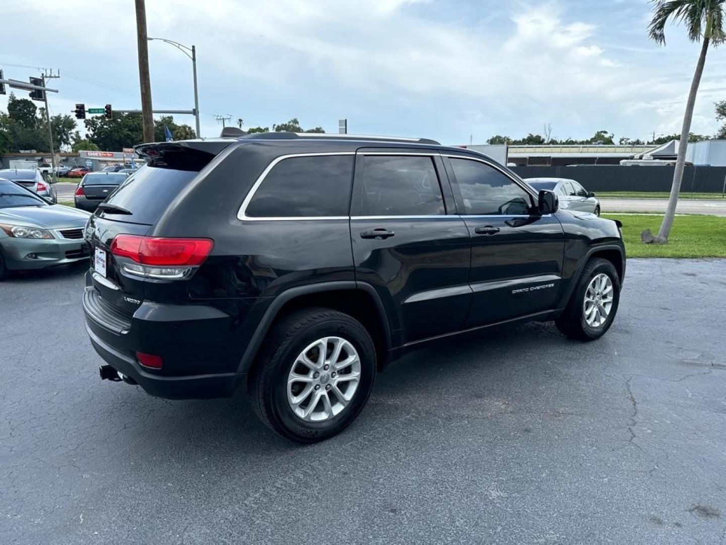 2015 BLACK JEEP GRAND CHEROKEE LAREDO (1C4RJFAG4FC) with an 3.6L engine, Automatic transmission, located at 2929 9th St. West, Bradenton, 34205, (941) 242-2810, 27.473591, -82.570679 - Thanks for inquring into DriveNation USA! All vehicles listed can be viewed at www.drivenationusa.com for vehicle history reports and additonal info. We cannot quote any terms such as down payments or monthly payments without an application. You can apply directly at www.drivenationusa.com or by con - Photo#7