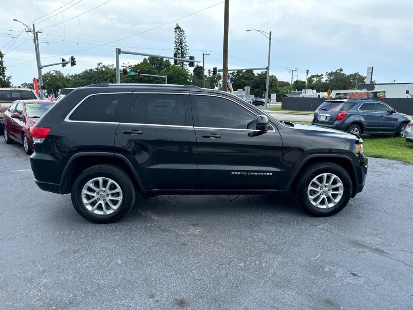 2015 BLACK JEEP GRAND CHEROKEE LAREDO (1C4RJFAG4FC) with an 3.6L engine, Automatic transmission, located at 2929 9th St. West, Bradenton, 34205, (941) 242-2810, 27.473591, -82.570679 - Thanks for inquring into DriveNation USA! All vehicles listed can be viewed at www.drivenationusa.com for vehicle history reports and additonal info. We cannot quote any terms such as down payments or monthly payments without an application. You can apply directly at www.drivenationusa.com or by con - Photo#8