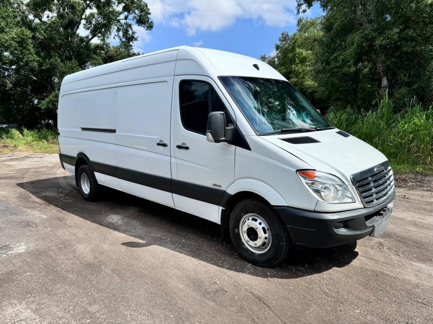 2011 WHITE FREIGHTLINER SPRINTER Mercedes Benz V6 Turbo Diesel (WDYPF1CC7B5) with an DSL engine, Automatic transmission, located at 2929 9th St. West, Bradenton, 34205, (941) 242-2810, 27.473591, -82.570679 - Photo#0