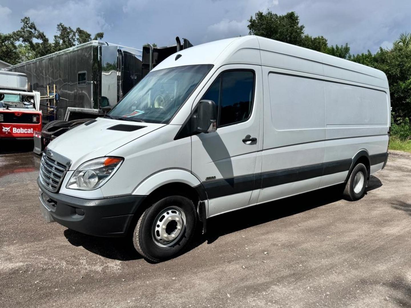 2011 WHITE FREIGHTLINER SPRINTER Mercedes Benz V6 Turbo Diesel (WDYPF1CC7B5) with an DSL engine, Automatic transmission, located at 2929 9th St. West, Bradenton, 34205, (941) 242-2810, 27.473591, -82.570679 - Photo#2