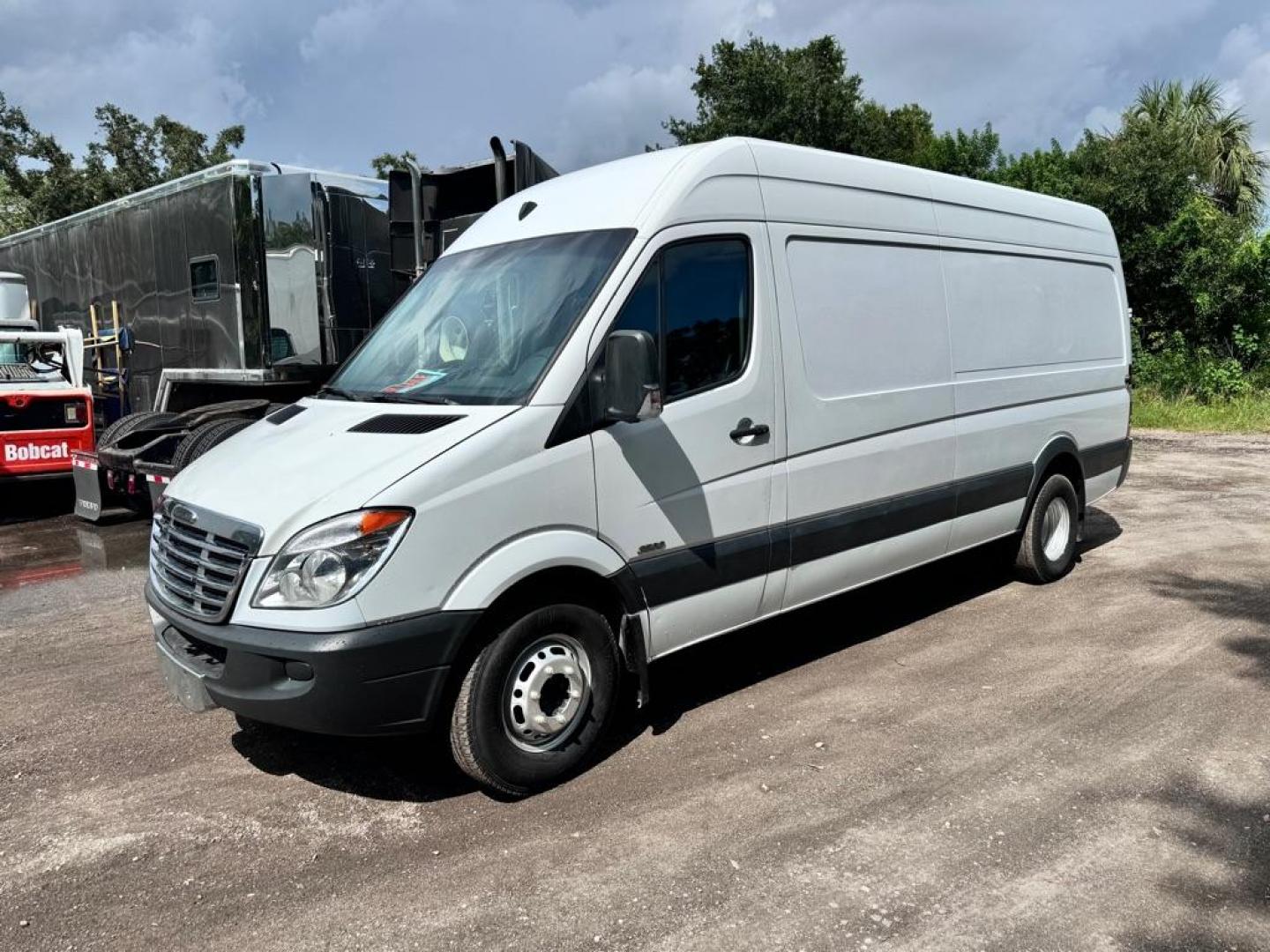 2011 WHITE FREIGHTLINER SPRINTER Mercedes Benz V6 Turbo Diesel (WDYPF1CC7B5) with an DSL engine, Automatic transmission, located at 2929 9th St. West, Bradenton, 34205, (941) 242-2810, 27.473591, -82.570679 - Photo#3