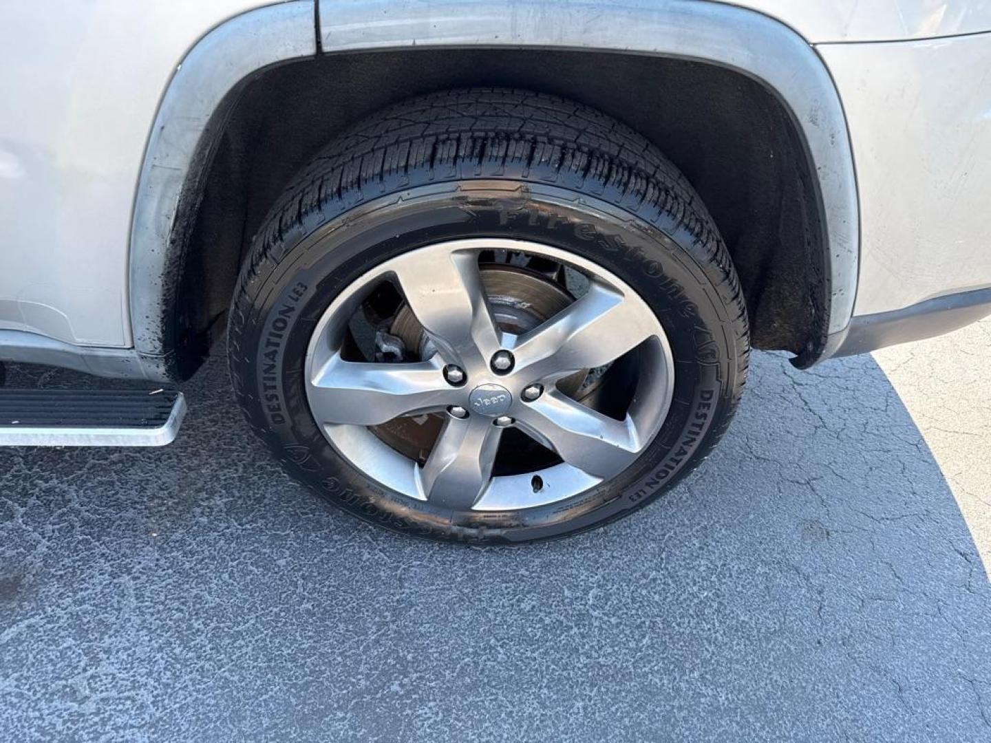 2011 SILVER JEEP GRAND CHEROKEE OVERLAND (1J4RS6GG1BC) with an 3.6L engine, Automatic transmission, located at 2929 9th St. West, Bradenton, 34205, (941) 242-2810, 27.473591, -82.570679 - Photo#10