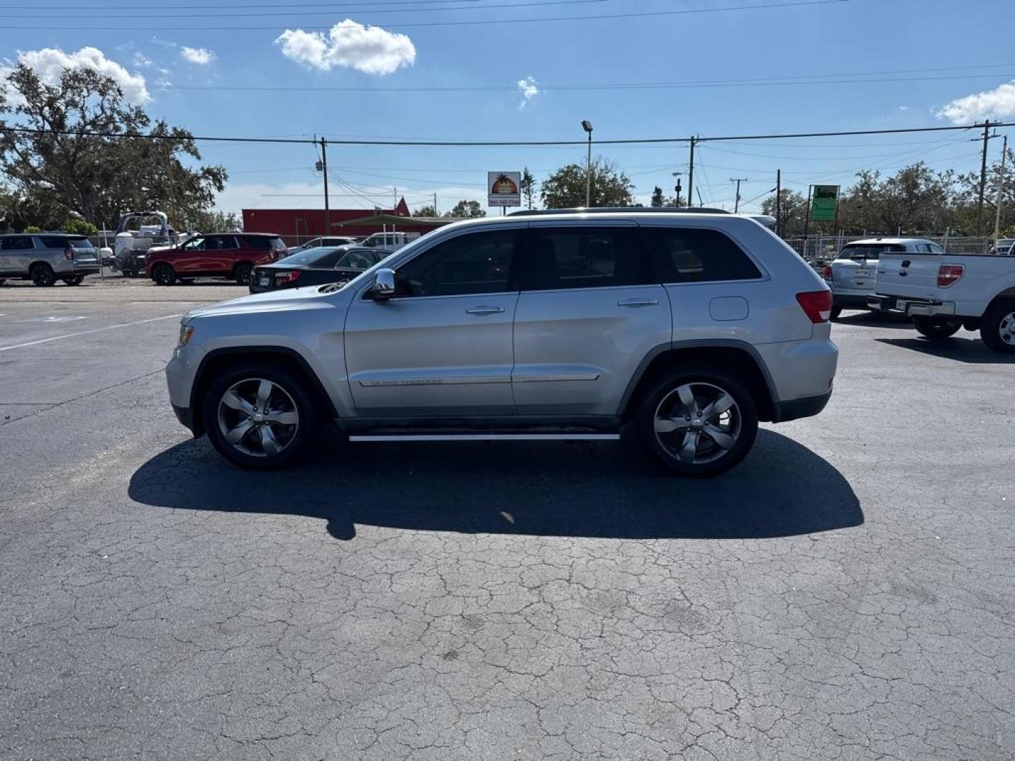 2011 SILVER JEEP GRAND CHEROKEE OVERLAND (1J4RS6GG1BC) with an 3.6L engine, Automatic transmission, located at 2929 9th St. West, Bradenton, 34205, (941) 242-2810, 27.473591, -82.570679 - Photo#4