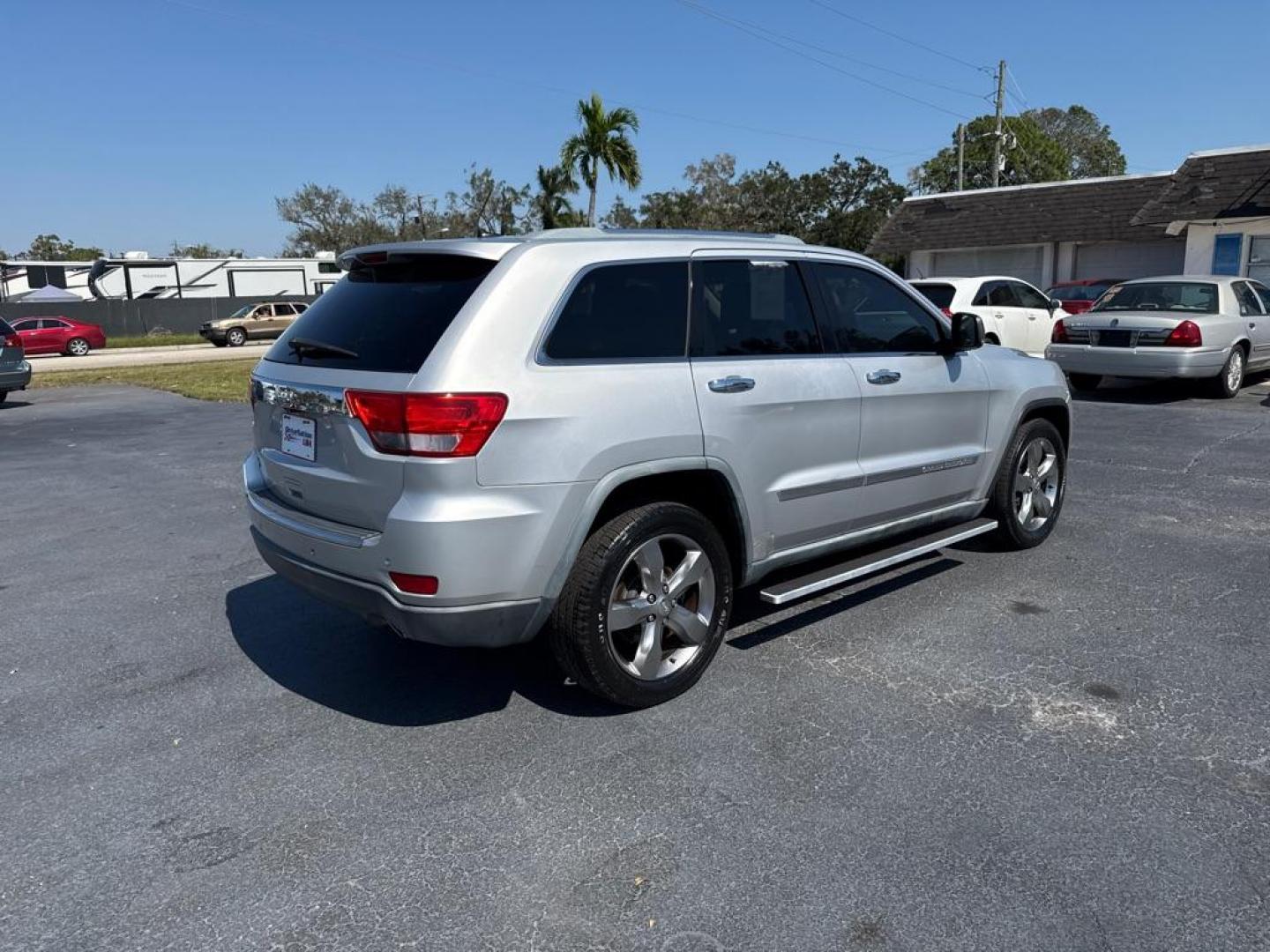 2011 SILVER JEEP GRAND CHEROKEE OVERLAND (1J4RS6GG1BC) with an 3.6L engine, Automatic transmission, located at 2929 9th St. West, Bradenton, 34205, (941) 242-2810, 27.473591, -82.570679 - Photo#7