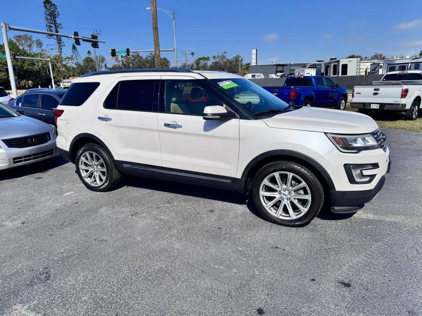 2017 WHITE FORD EXPLORER LIMITED (1FM5K8F85HG) with an 3.5L engine, Automatic transmission, located at 2929 9th St. West, Bradenton, 34205, (941) 242-2810, 27.473591, -82.570679 - Thanks for inquring into DriveNation USA! All vehicles listed can be viewed at www.drivenationusa.com for vehicle history reports and additonal info. We cannot quote any terms such as down payments or monthly payments without an application. You can apply directly at www.drivenationusa.com or by con - Photo#0