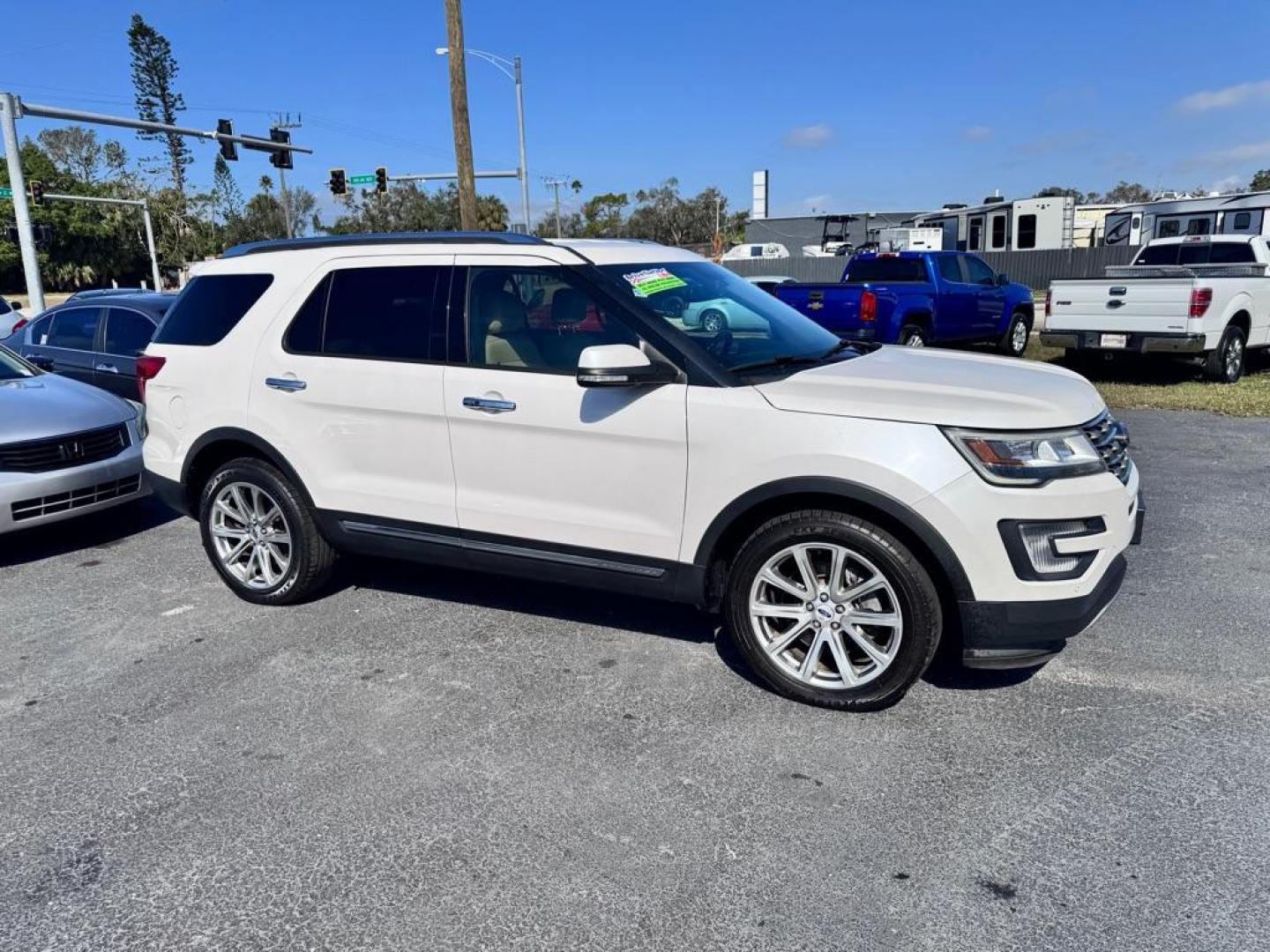 2017 WHITE FORD EXPLORER LIMITED (1FM5K8F85HG) with an 3.5L engine, Automatic transmission, located at 2929 9th St. West, Bradenton, 34205, (941) 242-2810, 27.473591, -82.570679 - Thanks for inquring into DriveNation USA! All vehicles listed can be viewed at www.drivenationusa.com for vehicle history reports and additonal info. We cannot quote any terms such as down payments or monthly payments without an application. You can apply directly at www.drivenationusa.com or by con - Photo#1