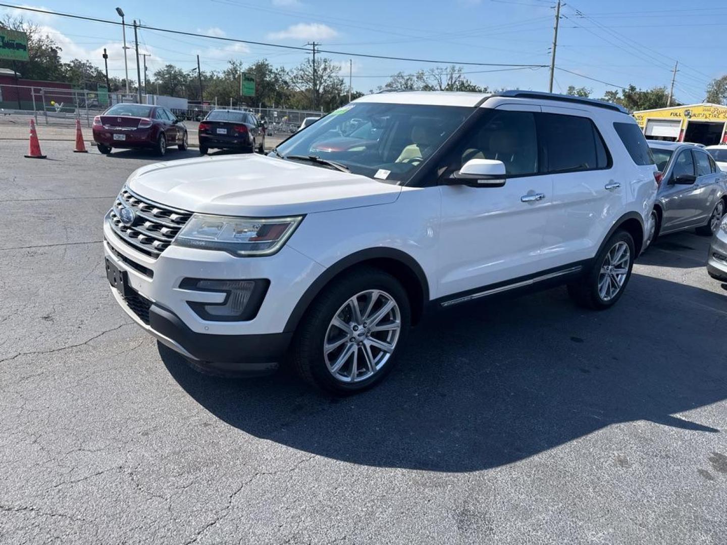 2017 WHITE FORD EXPLORER LIMITED (1FM5K8F85HG) with an 3.5L engine, Automatic transmission, located at 2929 9th St. West, Bradenton, 34205, (941) 242-2810, 27.473591, -82.570679 - Thanks for inquring into DriveNation USA! All vehicles listed can be viewed at www.drivenationusa.com for vehicle history reports and additonal info. We cannot quote any terms such as down payments or monthly payments without an application. You can apply directly at www.drivenationusa.com or by con - Photo#3