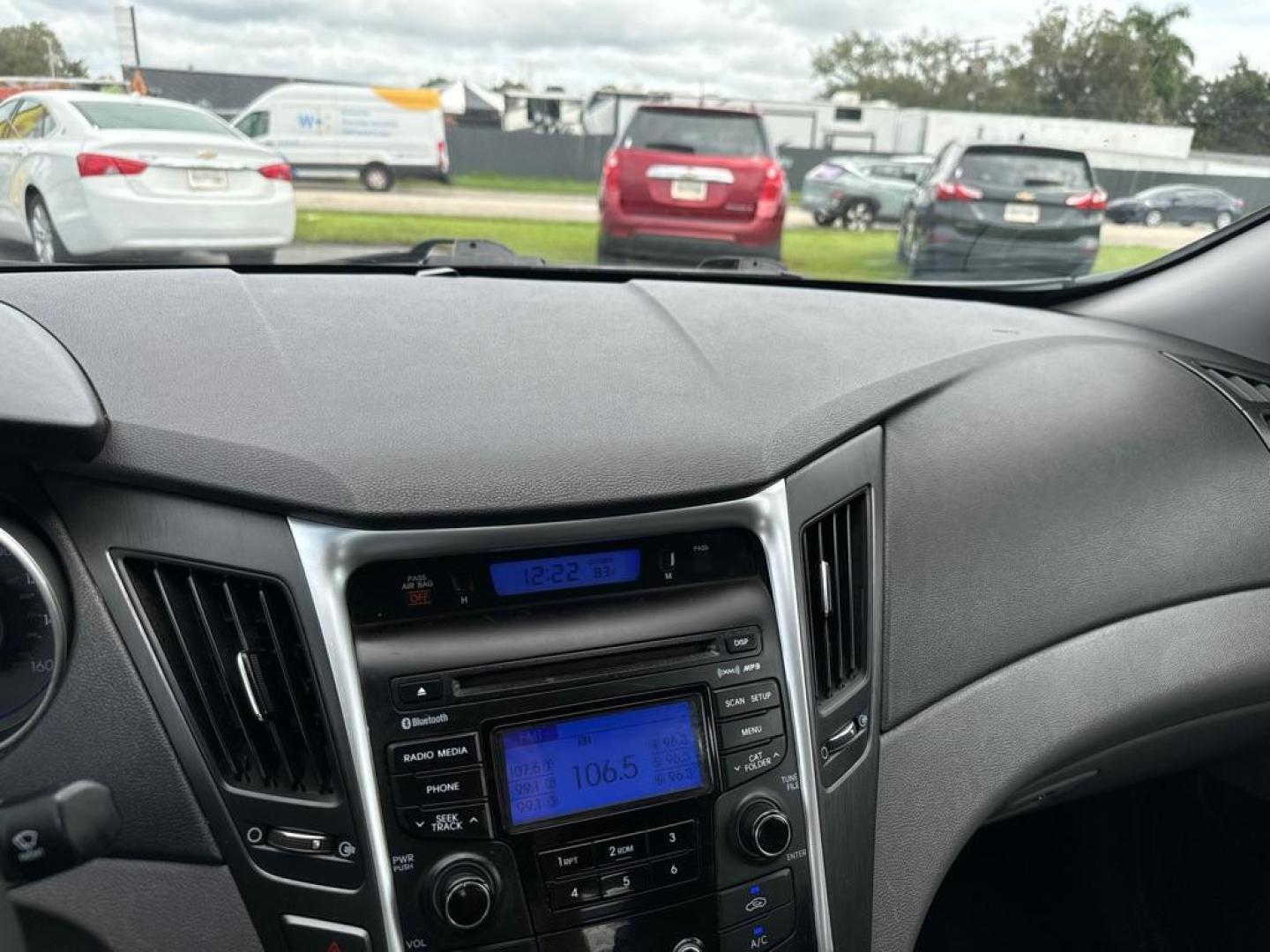 2012 GRAY HYUNDAI SONATA GLS (5NPEB4AC9CH) with an 2.4L engine, Automatic transmission, located at 2929 9th St. West, Bradenton, 34205, (941) 242-2810, 27.473591, -82.570679 - Thanks for inquring into DriveNation USA! All vehicles listed can be viewed at www.drivenationusa.com for vehicle history reports and additonal info. We cannot quote any terms such as down payments or monthly payments without an application. You can apply directly at www.drivenationusa.com or by con - Photo#10