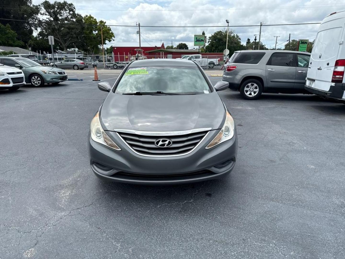 2012 GRAY HYUNDAI SONATA GLS (5NPEB4AC9CH) with an 2.4L engine, Automatic transmission, located at 2929 9th St. West, Bradenton, 34205, (941) 242-2810, 27.473591, -82.570679 - Thanks for inquring into DriveNation USA! All vehicles listed can be viewed at www.drivenationusa.com for vehicle history reports and additonal info. We cannot quote any terms such as down payments or monthly payments without an application. You can apply directly at www.drivenationusa.com or by con - Photo#3