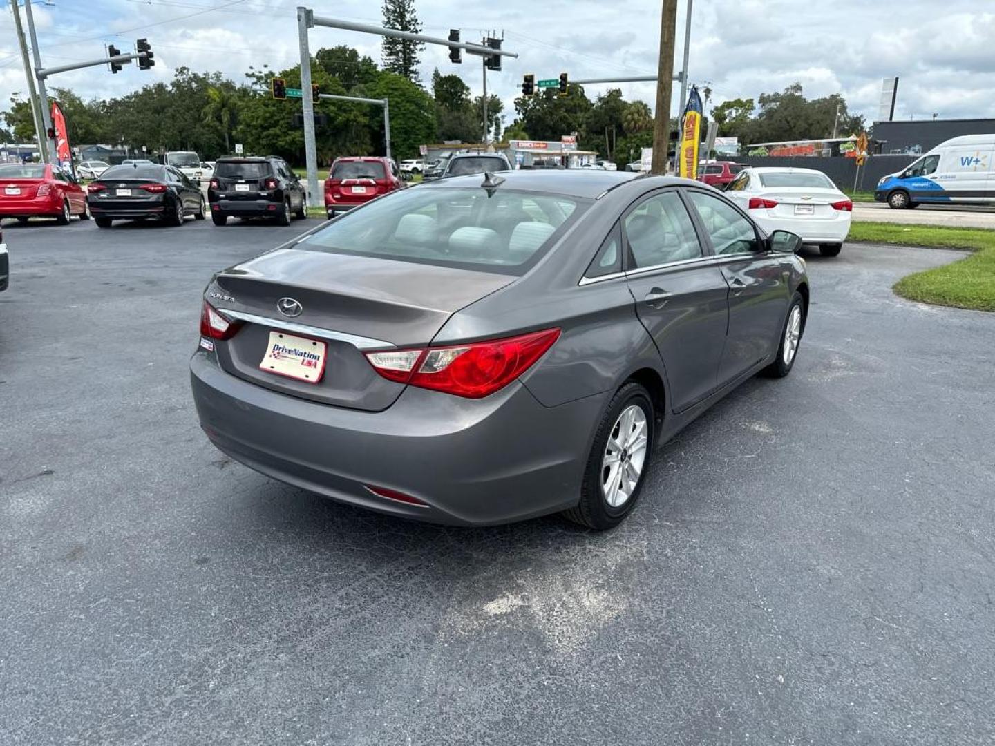 2012 GRAY HYUNDAI SONATA GLS (5NPEB4AC9CH) with an 2.4L engine, Automatic transmission, located at 2929 9th St. West, Bradenton, 34205, (941) 242-2810, 27.473591, -82.570679 - Thanks for inquring into DriveNation USA! All vehicles listed can be viewed at www.drivenationusa.com for vehicle history reports and additonal info. We cannot quote any terms such as down payments or monthly payments without an application. You can apply directly at www.drivenationusa.com or by con - Photo#7