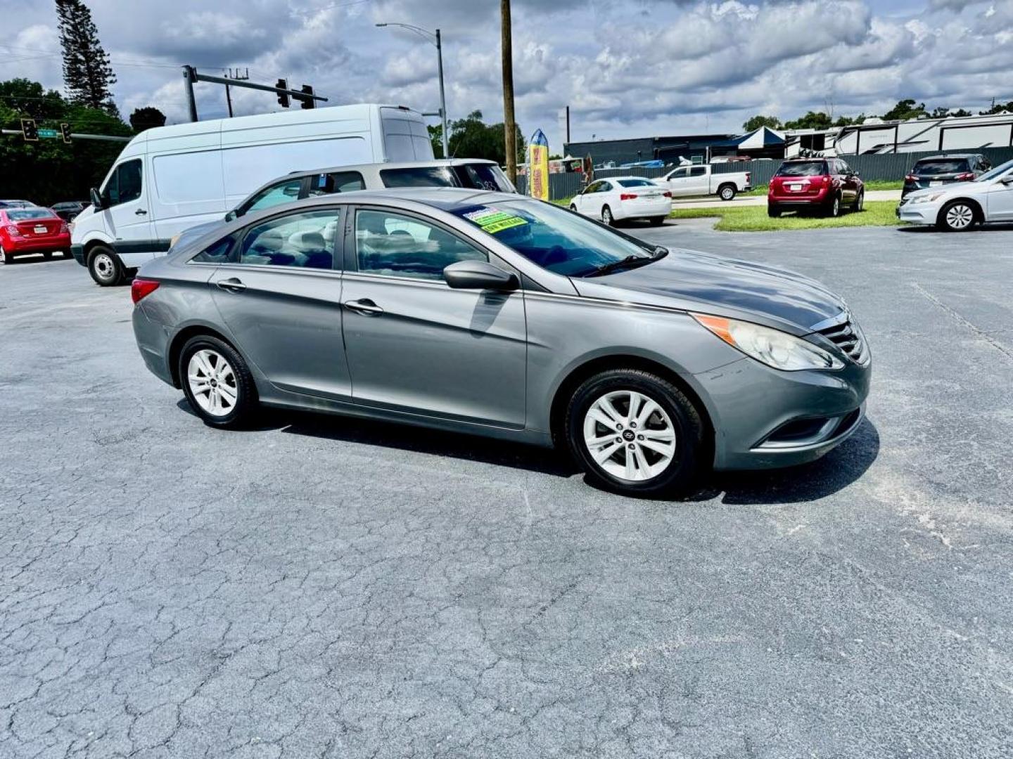 2012 GRAY HYUNDAI SONATA GLS (5NPEB4AC9CH) with an 2.4L engine, Automatic transmission, located at 2929 9th St. West, Bradenton, 34205, (941) 242-2810, 27.473591, -82.570679 - Thanks for inquring into DriveNation USA! All vehicles listed can be viewed at www.drivenationusa.com for vehicle history reports and additonal info. We cannot quote any terms such as down payments or monthly payments without an application. You can apply directly at www.drivenationusa.com or by con - Photo#0