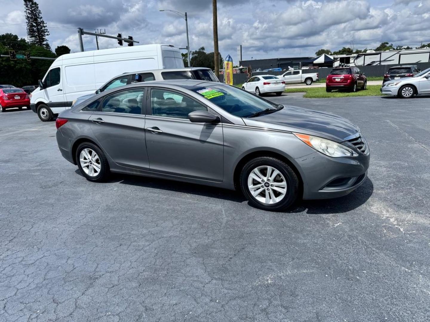 2012 GRAY HYUNDAI SONATA GLS (5NPEB4AC9CH) with an 2.4L engine, Automatic transmission, located at 2929 9th St. West, Bradenton, 34205, (941) 242-2810, 27.473591, -82.570679 - Thanks for inquring into DriveNation USA! All vehicles listed can be viewed at www.drivenationusa.com for vehicle history reports and additonal info. We cannot quote any terms such as down payments or monthly payments without an application. You can apply directly at www.drivenationusa.com or by con - Photo#14