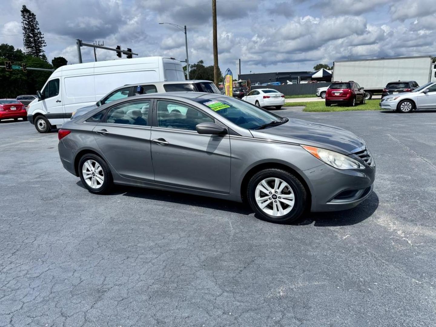 2012 GRAY HYUNDAI SONATA GLS (5NPEB4AC9CH) with an 2.4L engine, Automatic transmission, located at 2929 9th St. West, Bradenton, 34205, (941) 242-2810, 27.473591, -82.570679 - Thanks for inquring into DriveNation USA! All vehicles listed can be viewed at www.drivenationusa.com for vehicle history reports and additonal info. We cannot quote any terms such as down payments or monthly payments without an application. You can apply directly at www.drivenationusa.com or by con - Photo#15