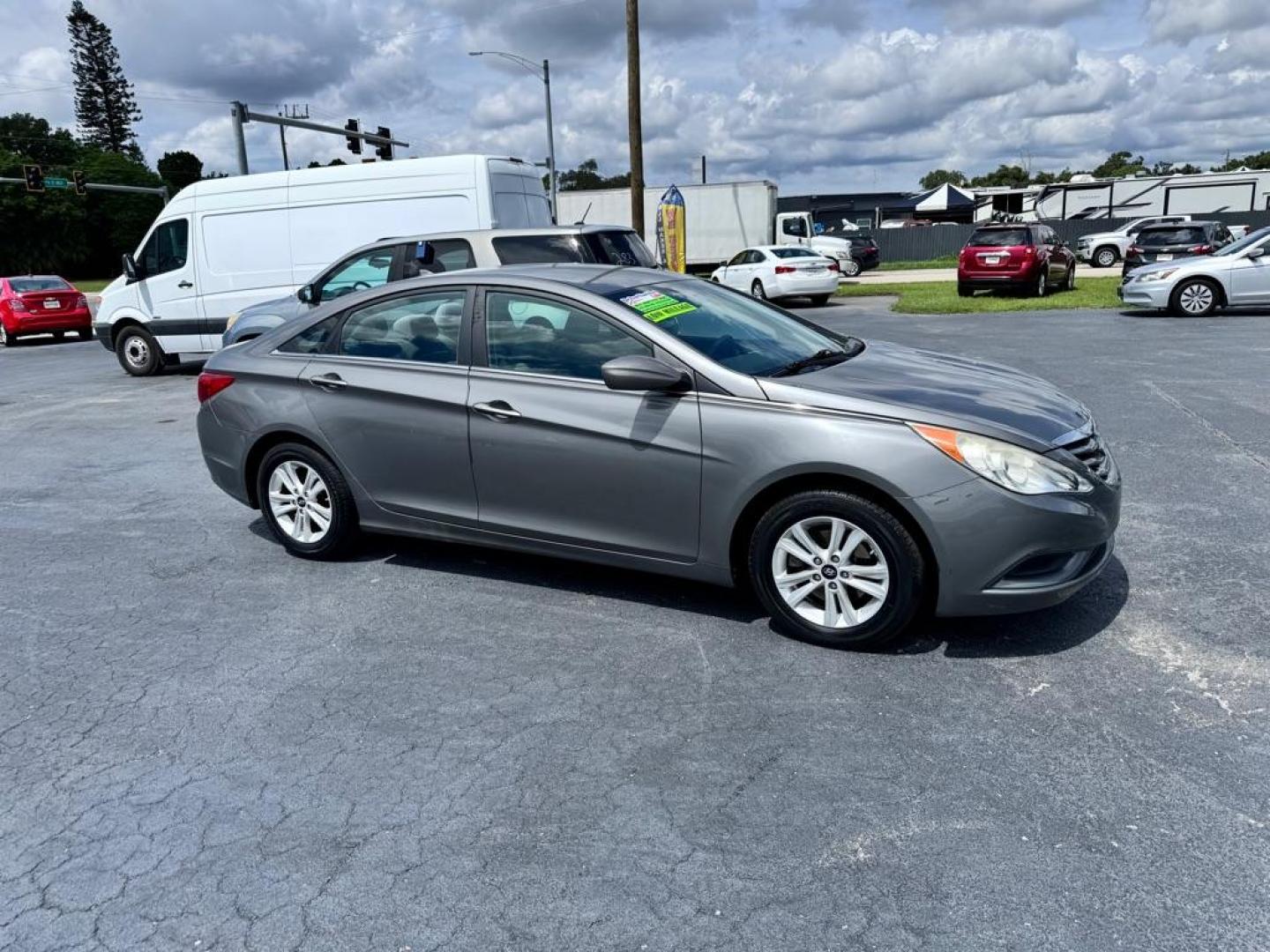 2012 GRAY HYUNDAI SONATA GLS (5NPEB4AC9CH) with an 2.4L engine, Automatic transmission, located at 2929 9th St. West, Bradenton, 34205, (941) 242-2810, 27.473591, -82.570679 - Thanks for inquring into DriveNation USA! All vehicles listed can be viewed at www.drivenationusa.com for vehicle history reports and additonal info. We cannot quote any terms such as down payments or monthly payments without an application. You can apply directly at www.drivenationusa.com or by con - Photo#1