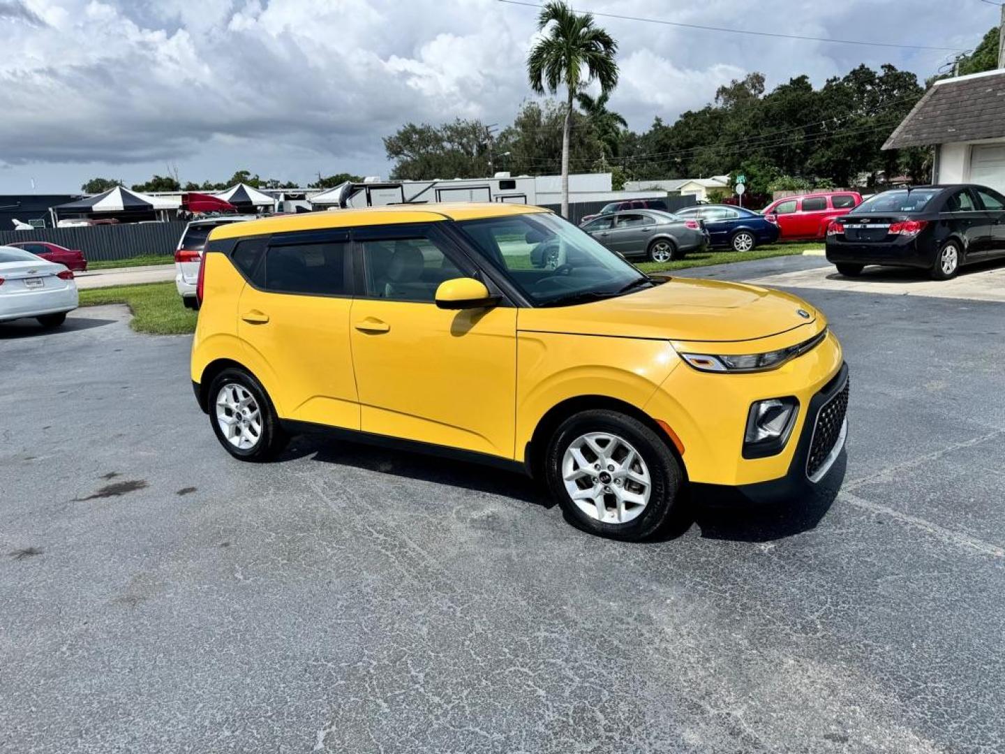 2020 YELLOW KIA SOUL S (KNDJ23AU3L7) with an 2.0L engine, Automatic transmission, located at 2929 9th St. West, Bradenton, 34205, (941) 242-2810, 27.473591, -82.570679 - Thanks for inquring into DriveNation USA! All vehicles listed can be viewed at www.drivenationusa.com for vehicle history reports and additonal info. We cannot quote any terms such as down payments or monthly payments without an application. You can apply directly at www.drivenationusa.com or by con - Photo#2