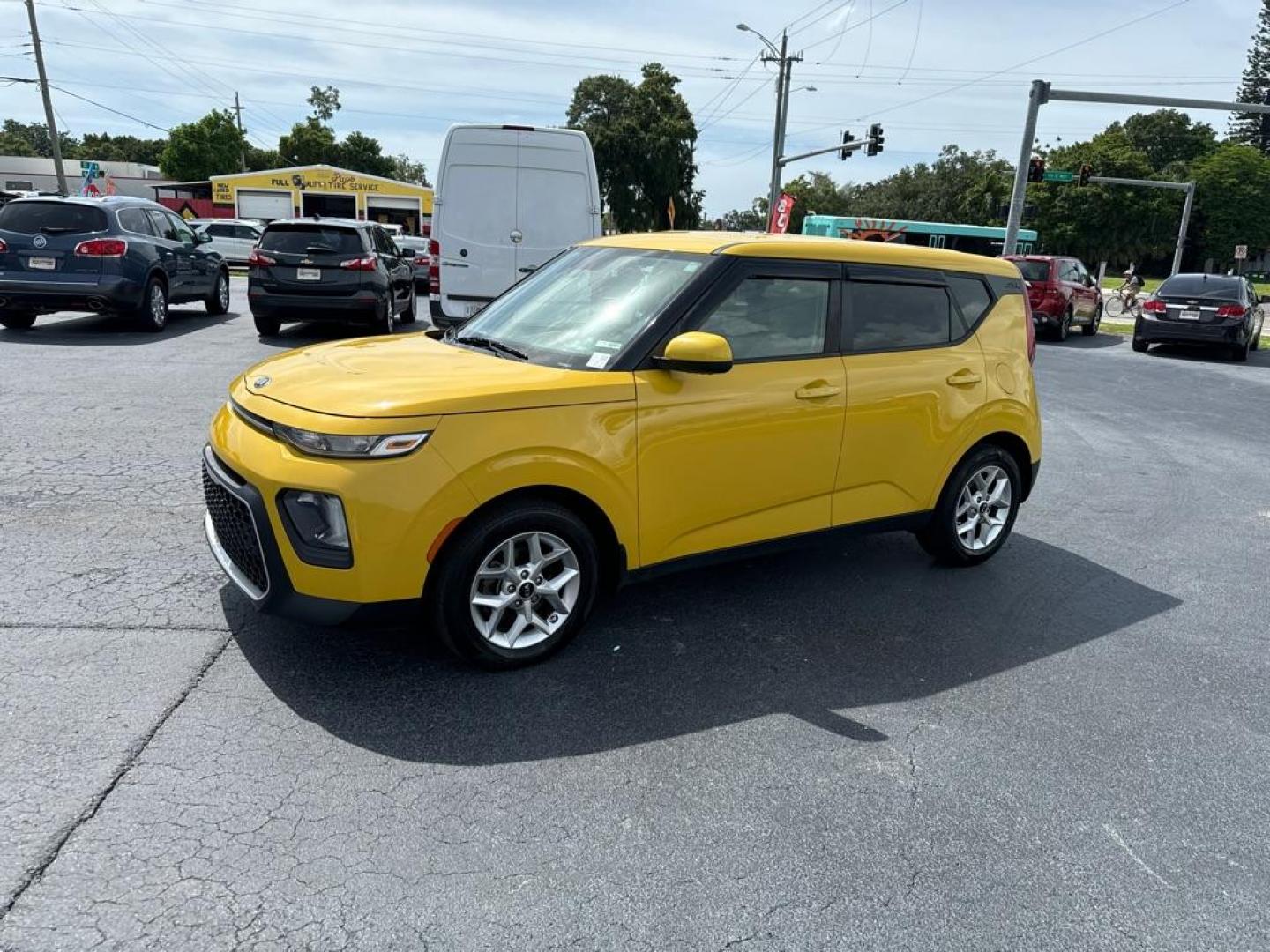 2020 YELLOW KIA SOUL S (KNDJ23AU3L7) with an 2.0L engine, Automatic transmission, located at 2929 9th St. West, Bradenton, 34205, (941) 242-2810, 27.473591, -82.570679 - Thanks for inquring into DriveNation USA! All vehicles listed can be viewed at www.drivenationusa.com for vehicle history reports and additonal info. We cannot quote any terms such as down payments or monthly payments without an application. You can apply directly at www.drivenationusa.com or by con - Photo#4