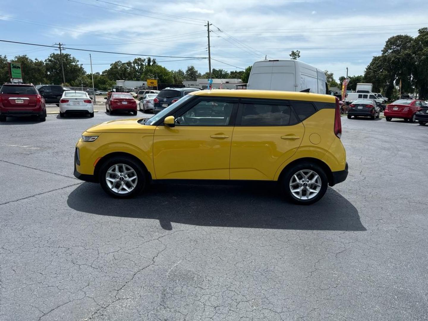 2020 YELLOW KIA SOUL S (KNDJ23AU3L7) with an 2.0L engine, Automatic transmission, located at 2929 9th St. West, Bradenton, 34205, (941) 242-2810, 27.473591, -82.570679 - Thanks for inquring into DriveNation USA! All vehicles listed can be viewed at www.drivenationusa.com for vehicle history reports and additonal info. We cannot quote any terms such as down payments or monthly payments without an application. You can apply directly at www.drivenationusa.com or by con - Photo#5