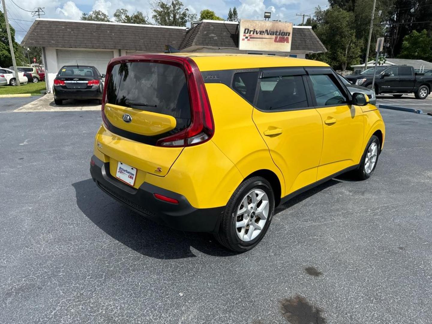 2020 YELLOW KIA SOUL S (KNDJ23AU3L7) with an 2.0L engine, Automatic transmission, located at 2929 9th St. West, Bradenton, 34205, (941) 242-2810, 27.473591, -82.570679 - Thanks for inquring into DriveNation USA! All vehicles listed can be viewed at www.drivenationusa.com for vehicle history reports and additonal info. We cannot quote any terms such as down payments or monthly payments without an application. You can apply directly at www.drivenationusa.com or by con - Photo#7