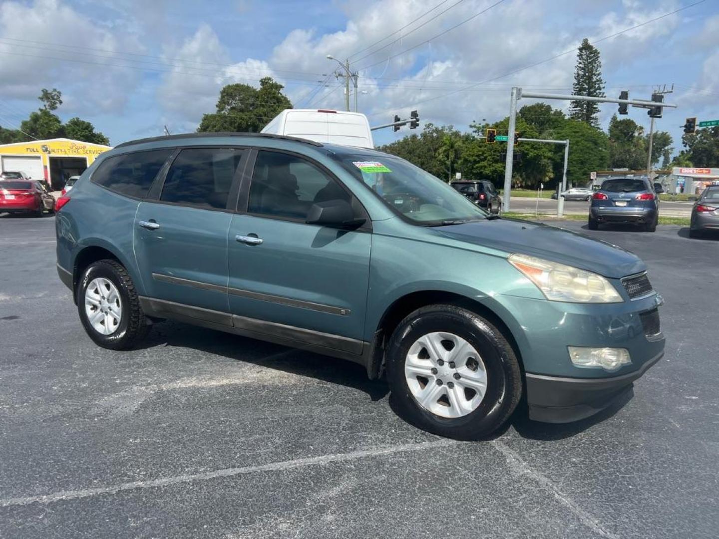 2009 GREEN CHEVROLET TRAVERSE LS (1GNER13D79S) with an 3.6L engine, Automatic transmission, located at 2929 9th St. West, Bradenton, 34205, (941) 242-2810, 27.473591, -82.570679 - Photo#0