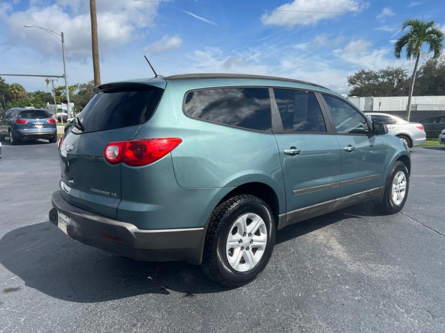 2009 GREEN CHEVROLET TRAVERSE LS (1GNER13D79S) with an 3.6L engine, Automatic transmission, located at 2929 9th St. West, Bradenton, 34205, (941) 242-2810, 27.473591, -82.570679 - Photo#1