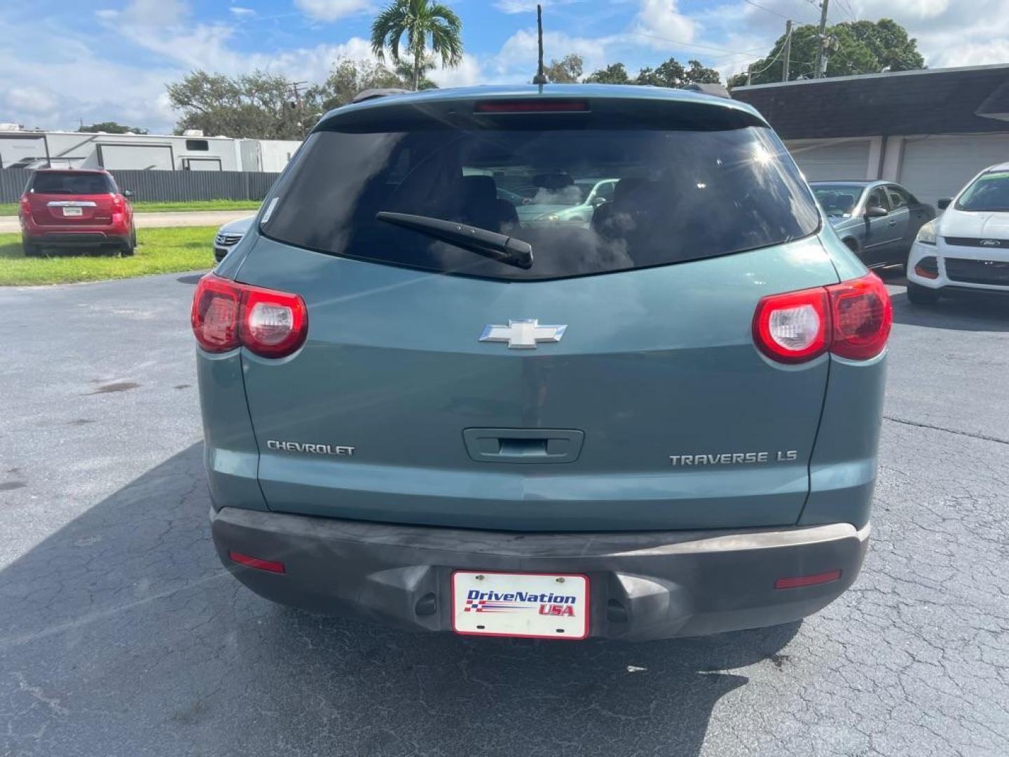 2009 GREEN CHEVROLET TRAVERSE LS (1GNER13D79S) with an 3.6L engine, Automatic transmission, located at 2929 9th St. West, Bradenton, 34205, (941) 242-2810, 27.473591, -82.570679 - Photo#2