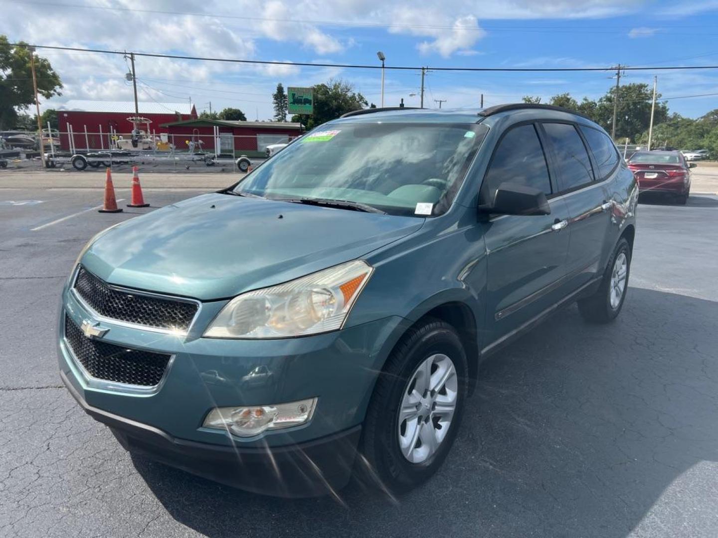 2009 GREEN CHEVROLET TRAVERSE LS (1GNER13D79S) with an 3.6L engine, Automatic transmission, located at 2929 9th St. West, Bradenton, 34205, (941) 242-2810, 27.473591, -82.570679 - Photo#5