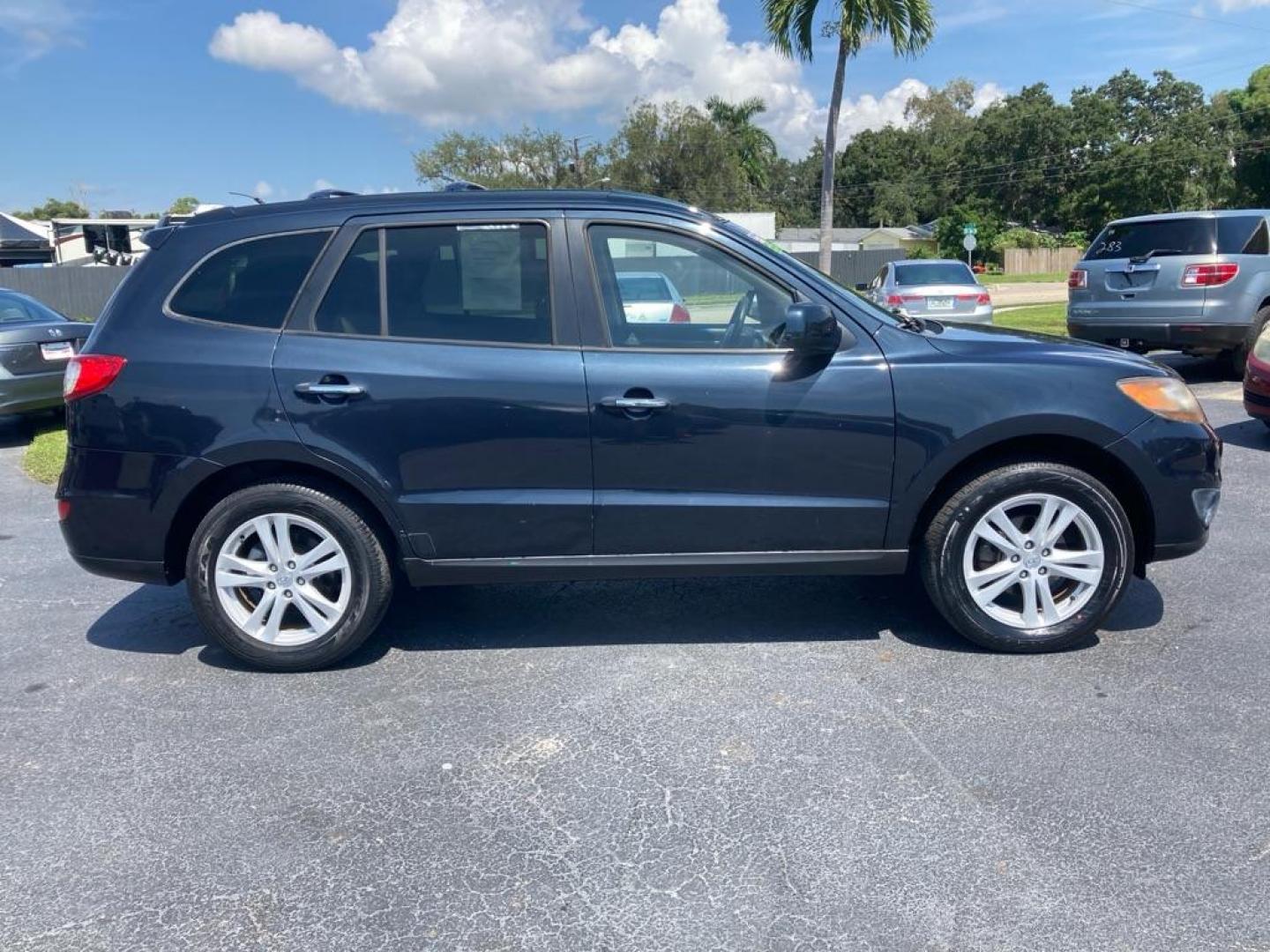 2010 BLACK HYUNDAI SANTA FE LIMITED (5NMSK3AB5AH) with an 2.4L engine, Automatic transmission, located at 2929 9th St. West, Bradenton, 34205, (941) 242-2810, 27.473591, -82.570679 - Photo#2