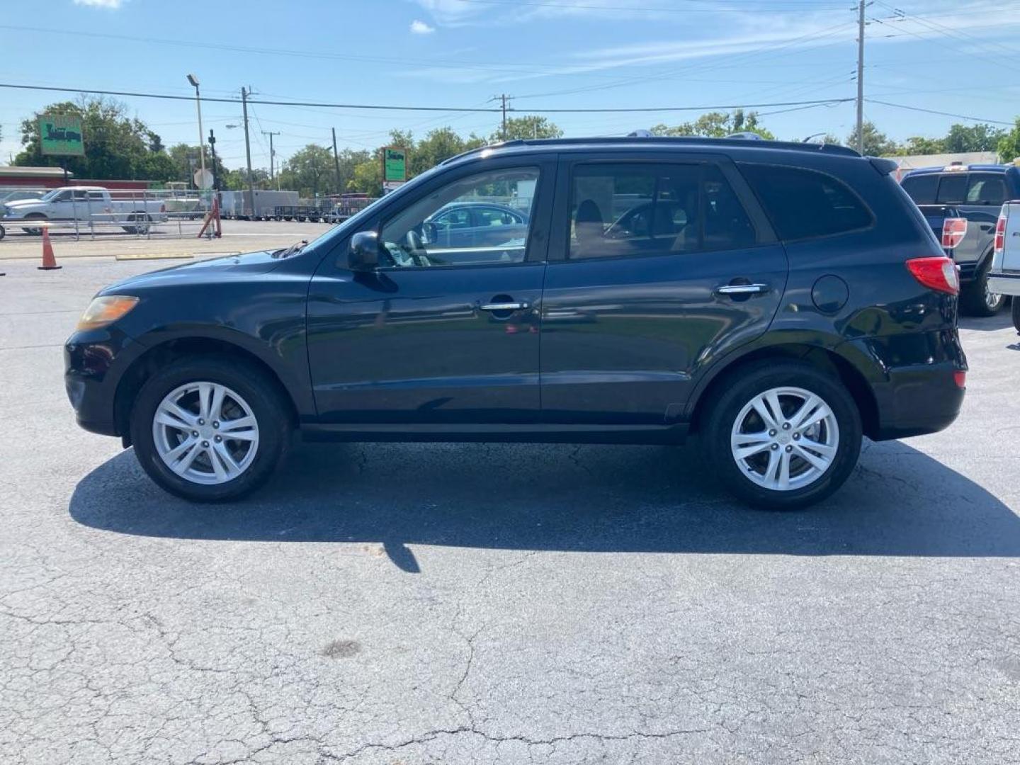 2010 BLACK HYUNDAI SANTA FE LIMITED (5NMSK3AB5AH) with an 2.4L engine, Automatic transmission, located at 2929 9th St. West, Bradenton, 34205, (941) 242-2810, 27.473591, -82.570679 - Photo#6