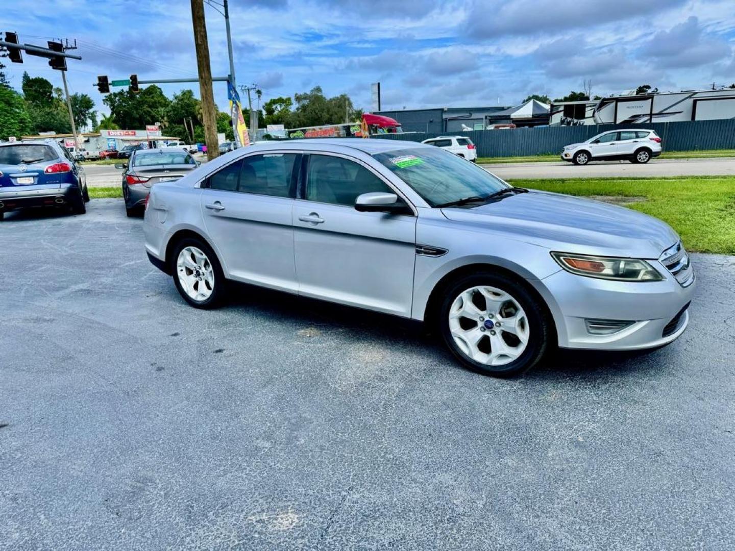 2010 SILVER FORD TAURUS SEL (1FAHP2EWXAG) with an 3.5L engine, Automatic transmission, located at 2929 9th St. West, Bradenton, 34205, (941) 242-2810, 27.473591, -82.570679 - Thanks for inquring into DriveNation USA! All vehicles listed can be viewed at www.drivenationusa.com for vehicle history reports and additonal info. We cannot quote any terms such as down payments or monthly payments without an application. You can apply directly at www.drivenationusa.com or by con - Photo#15