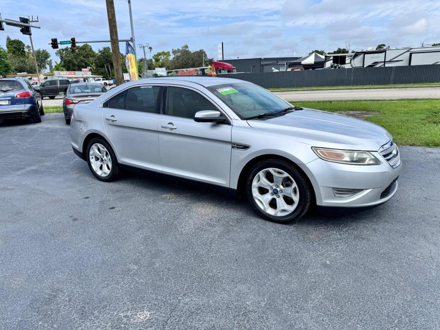 2010 SILVER FORD TAURUS SEL (1FAHP2EWXAG) with an 3.5L engine, Automatic transmission, located at 2929 9th St. West, Bradenton, 34205, (941) 242-2810, 27.473591, -82.570679 - Thanks for inquring into DriveNation USA! All vehicles listed can be viewed at www.drivenationusa.com for vehicle history reports and additonal info. We cannot quote any terms such as down payments or monthly payments without an application. You can apply directly at www.drivenationusa.com or by con - Photo#16