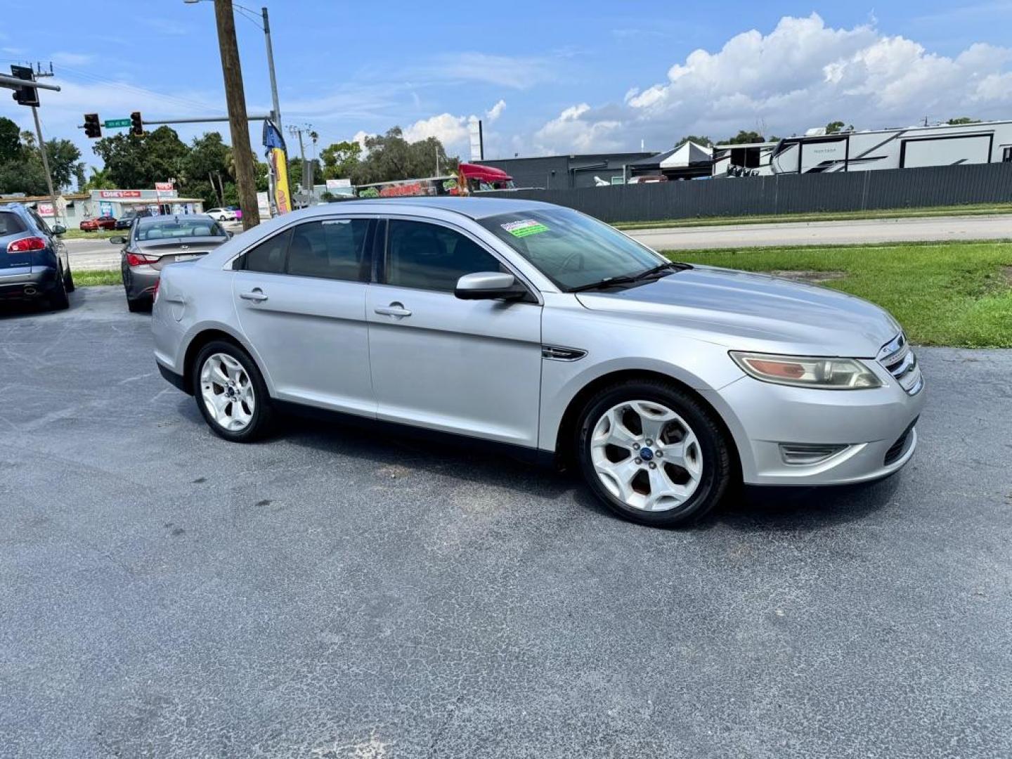 2010 SILVER FORD TAURUS SEL (1FAHP2EWXAG) with an 3.5L engine, Automatic transmission, located at 2929 9th St. West, Bradenton, 34205, (941) 242-2810, 27.473591, -82.570679 - Thanks for inquring into DriveNation USA! All vehicles listed can be viewed at www.drivenationusa.com for vehicle history reports and additonal info. We cannot quote any terms such as down payments or monthly payments without an application. You can apply directly at www.drivenationusa.com or by con - Photo#18