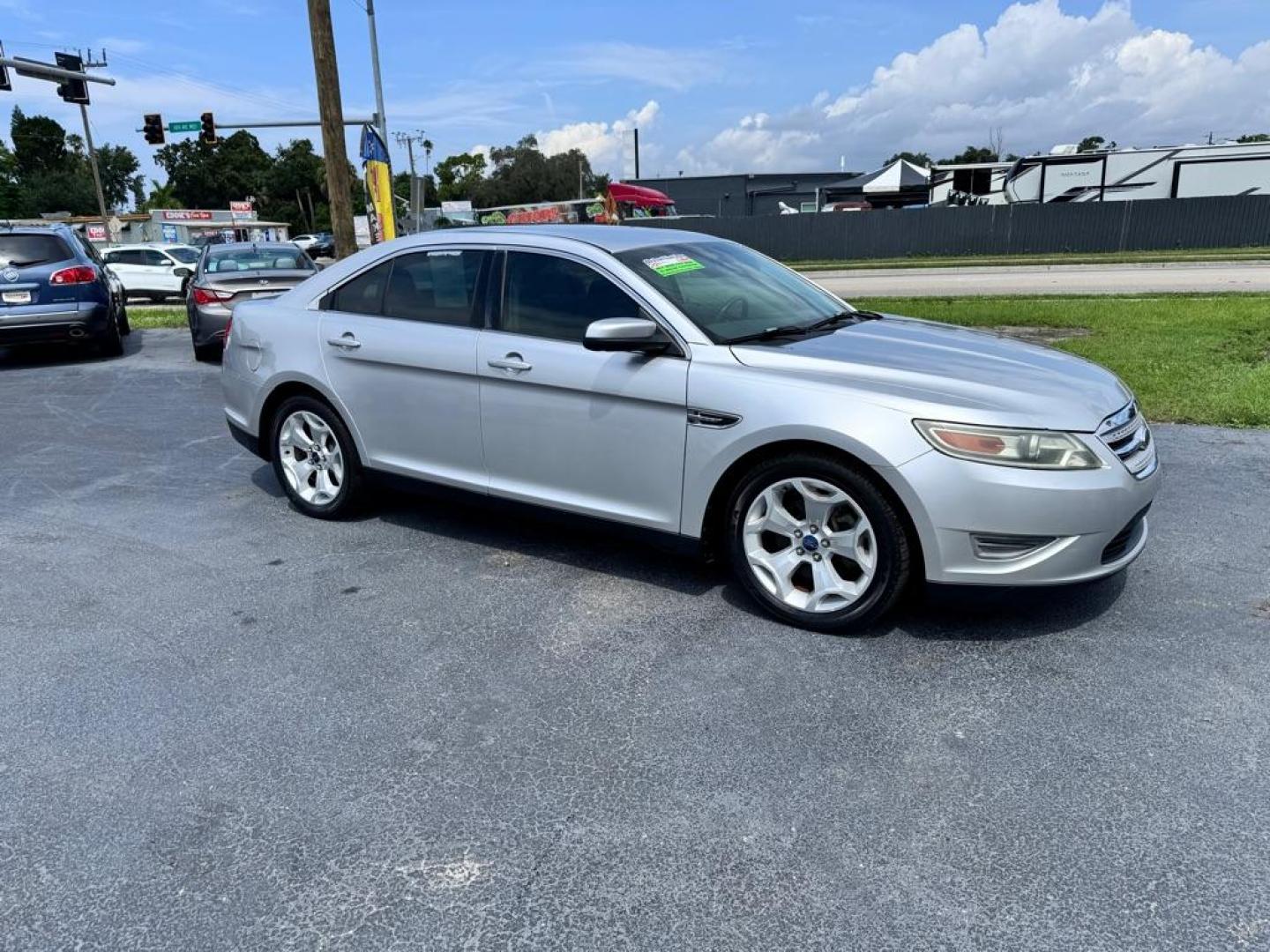 2010 SILVER FORD TAURUS SEL (1FAHP2EWXAG) with an 3.5L engine, Automatic transmission, located at 2929 9th St. West, Bradenton, 34205, (941) 242-2810, 27.473591, -82.570679 - Thanks for inquring into DriveNation USA! All vehicles listed can be viewed at www.drivenationusa.com for vehicle history reports and additonal info. We cannot quote any terms such as down payments or monthly payments without an application. You can apply directly at www.drivenationusa.com or by con - Photo#19