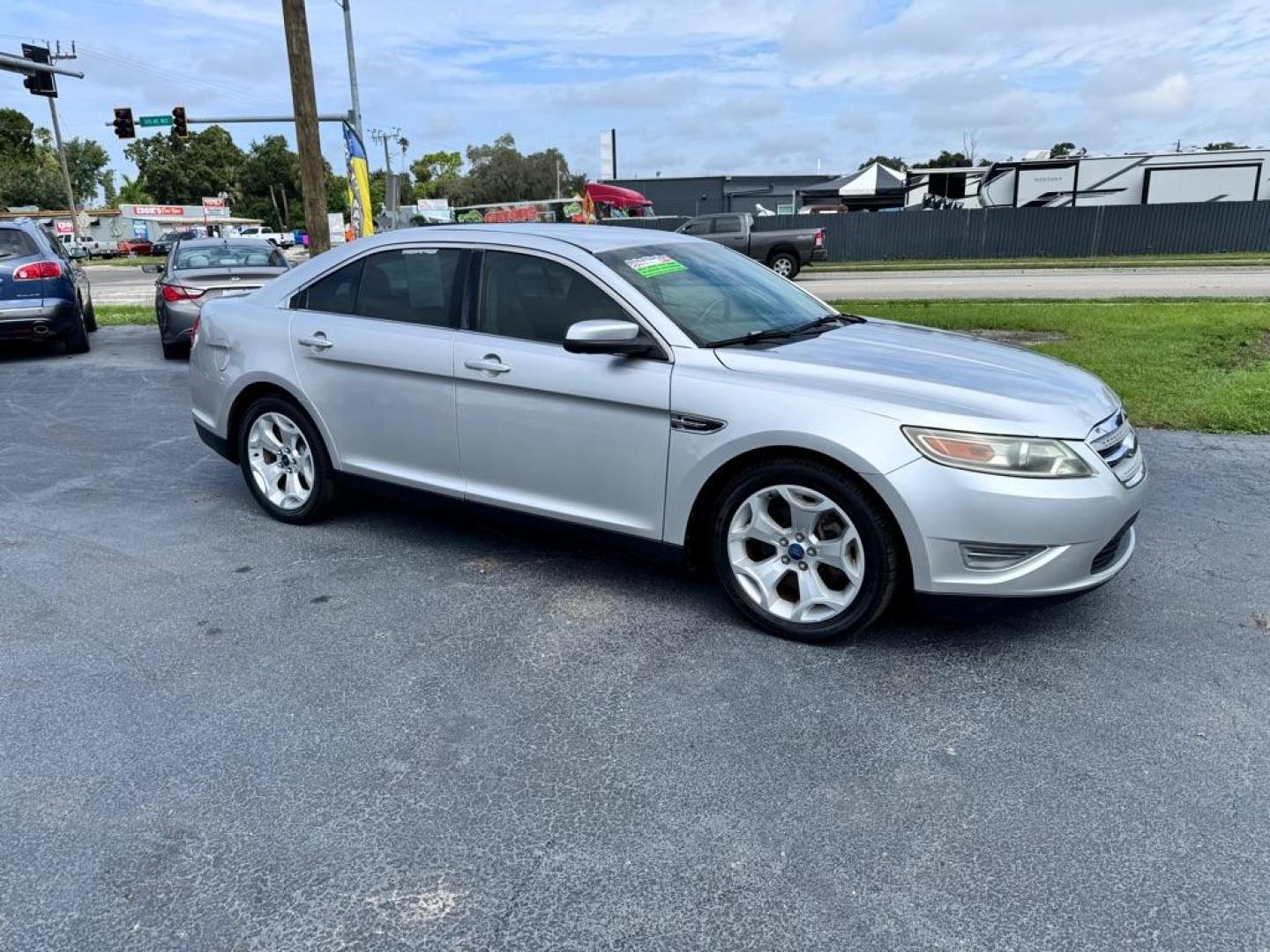 2010 SILVER FORD TAURUS SEL (1FAHP2EWXAG) with an 3.5L engine, Automatic transmission, located at 2929 9th St. West, Bradenton, 34205, (941) 242-2810, 27.473591, -82.570679 - Thanks for inquring into DriveNation USA! All vehicles listed can be viewed at www.drivenationusa.com for vehicle history reports and additonal info. We cannot quote any terms such as down payments or monthly payments without an application. You can apply directly at www.drivenationusa.com or by con - Photo#3