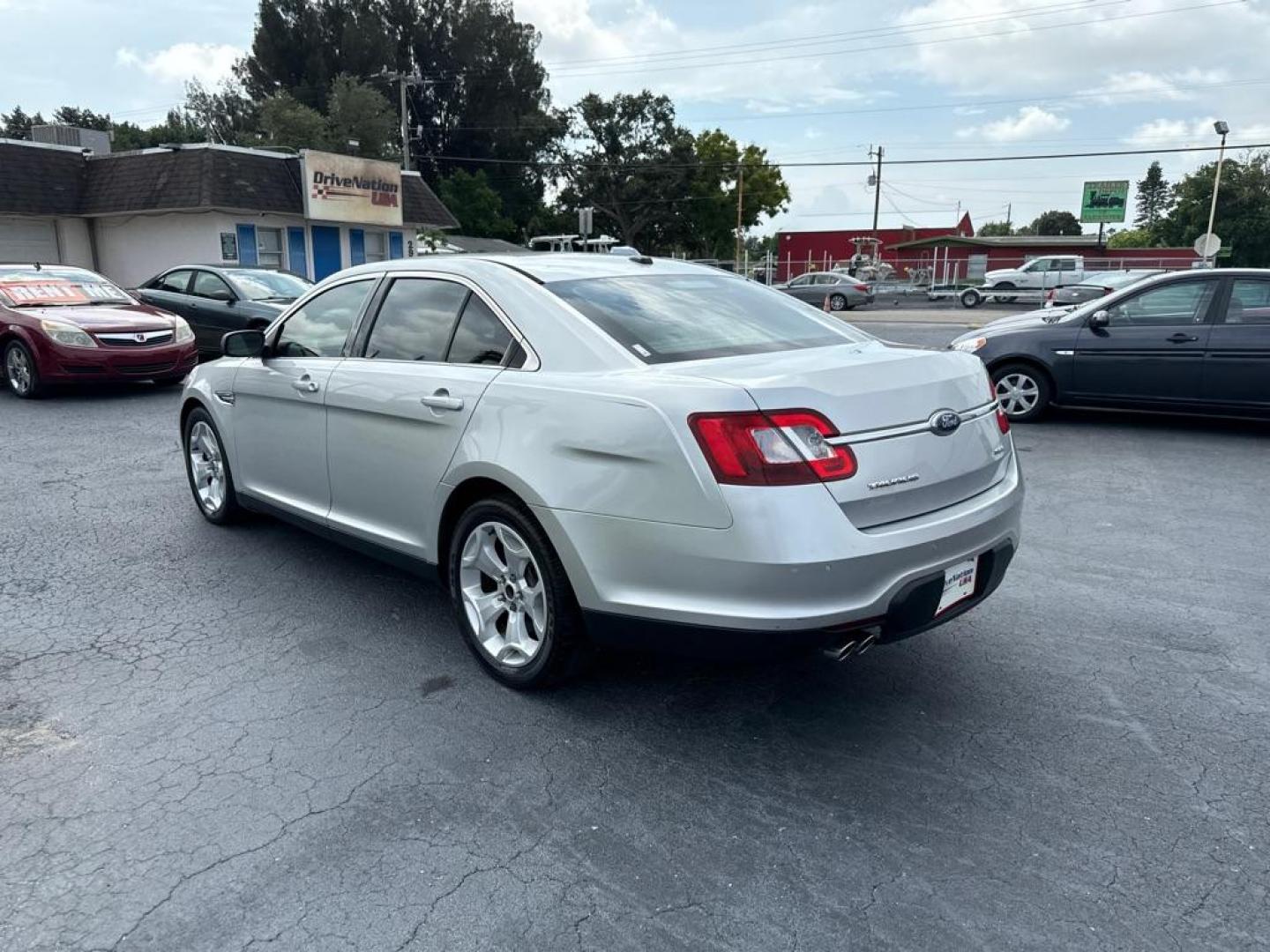 2010 SILVER FORD TAURUS SEL (1FAHP2EWXAG) with an 3.5L engine, Automatic transmission, located at 2929 9th St. West, Bradenton, 34205, (941) 242-2810, 27.473591, -82.570679 - Thanks for inquring into DriveNation USA! All vehicles listed can be viewed at www.drivenationusa.com for vehicle history reports and additonal info. We cannot quote any terms such as down payments or monthly payments without an application. You can apply directly at www.drivenationusa.com or by con - Photo#6