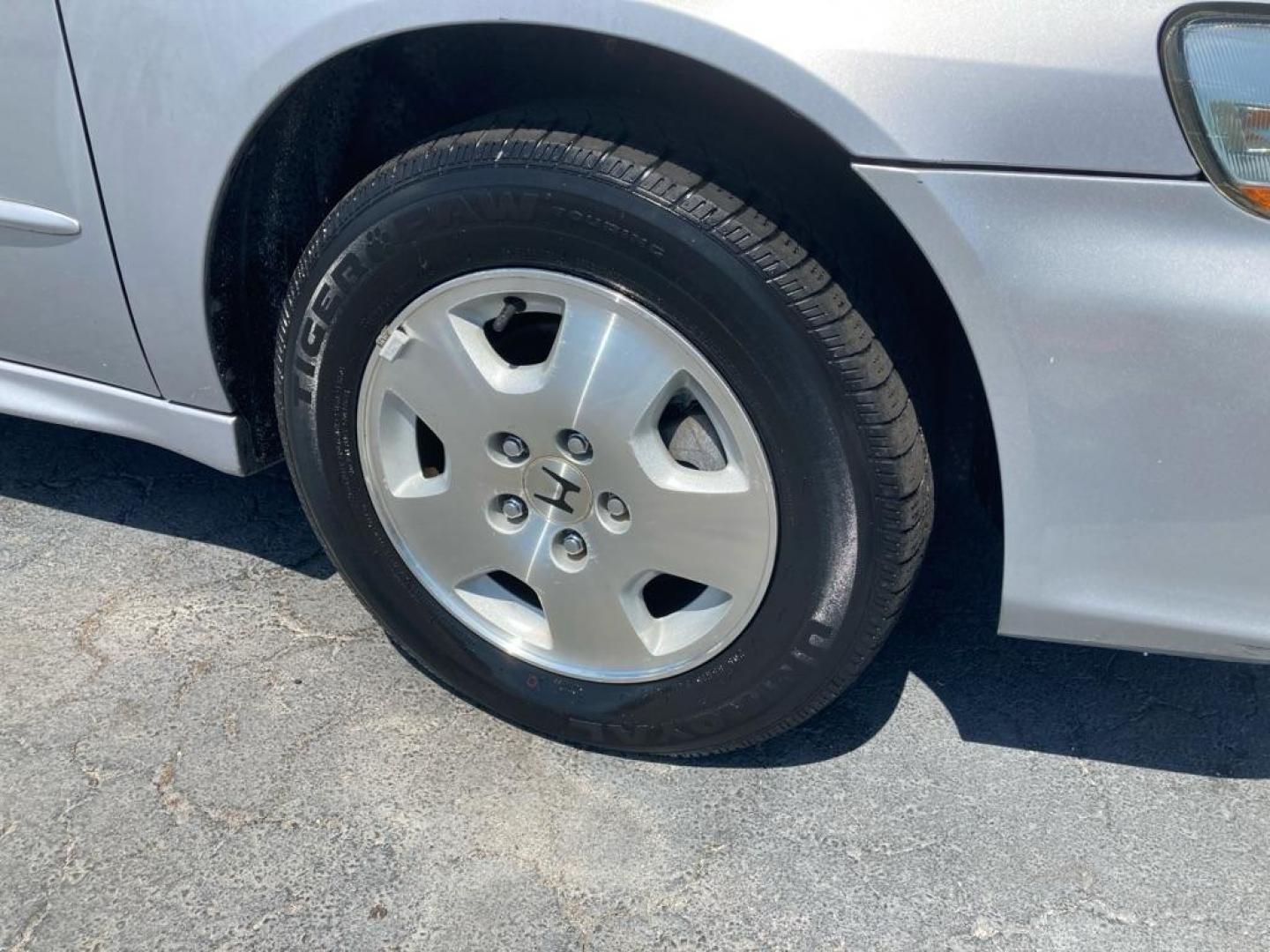 2002 SILVER HONDA ACCORD EX (1HGCG16572A) with an 3.0L engine, Automatic transmission, located at 2929 9th St. West, Bradenton, 34205, (941) 242-2810, 27.473591, -82.570679 - Photo#10