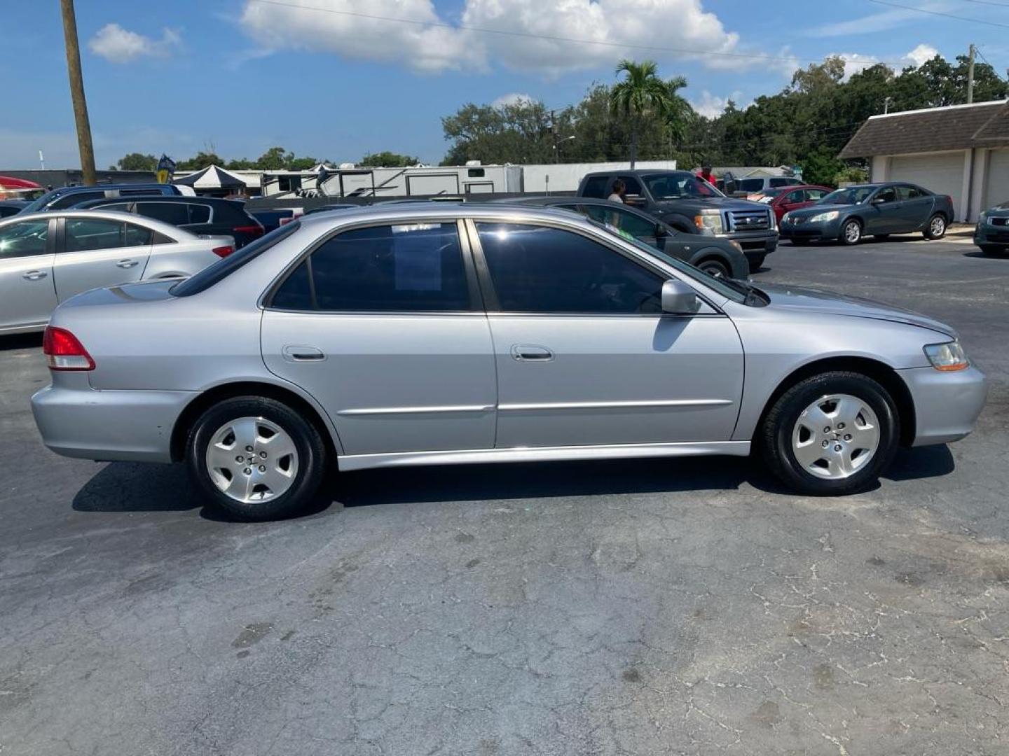 2002 SILVER HONDA ACCORD EX (1HGCG16572A) with an 3.0L engine, Automatic transmission, located at 2929 9th St. West, Bradenton, 34205, (941) 242-2810, 27.473591, -82.570679 - Photo#3