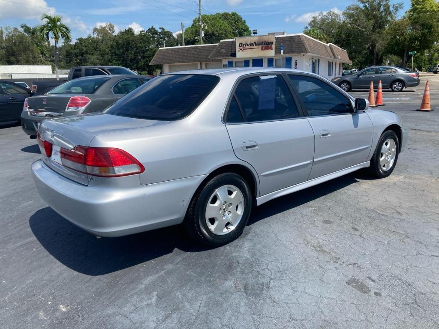 2002 SILVER HONDA ACCORD EX (1HGCG16572A) with an 3.0L engine, Automatic transmission, located at 2929 9th St. West, Bradenton, 34205, (941) 242-2810, 27.473591, -82.570679 - Photo#4