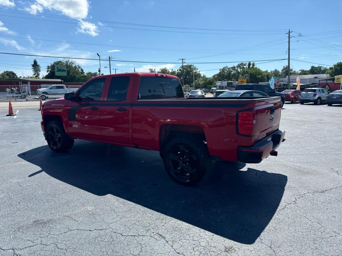 2018 RED CHEVROLET SILVERADO 1500 CUSTOM (1GCRCPEH9JZ) with an 4.3L engine, Automatic transmission, located at 2929 9th St. West, Bradenton, 34205, (941) 242-2810, 27.473591, -82.570679 - Thanks for inquring into DriveNation USA! All vehicles listed can be viewed at www.drivenationusa.com for vehicle history reports and additonal info. We cannot quote any terms such as down payments or monthly payments without an application. You can apply directly at www.drivenationusa.com or by con - Photo#5