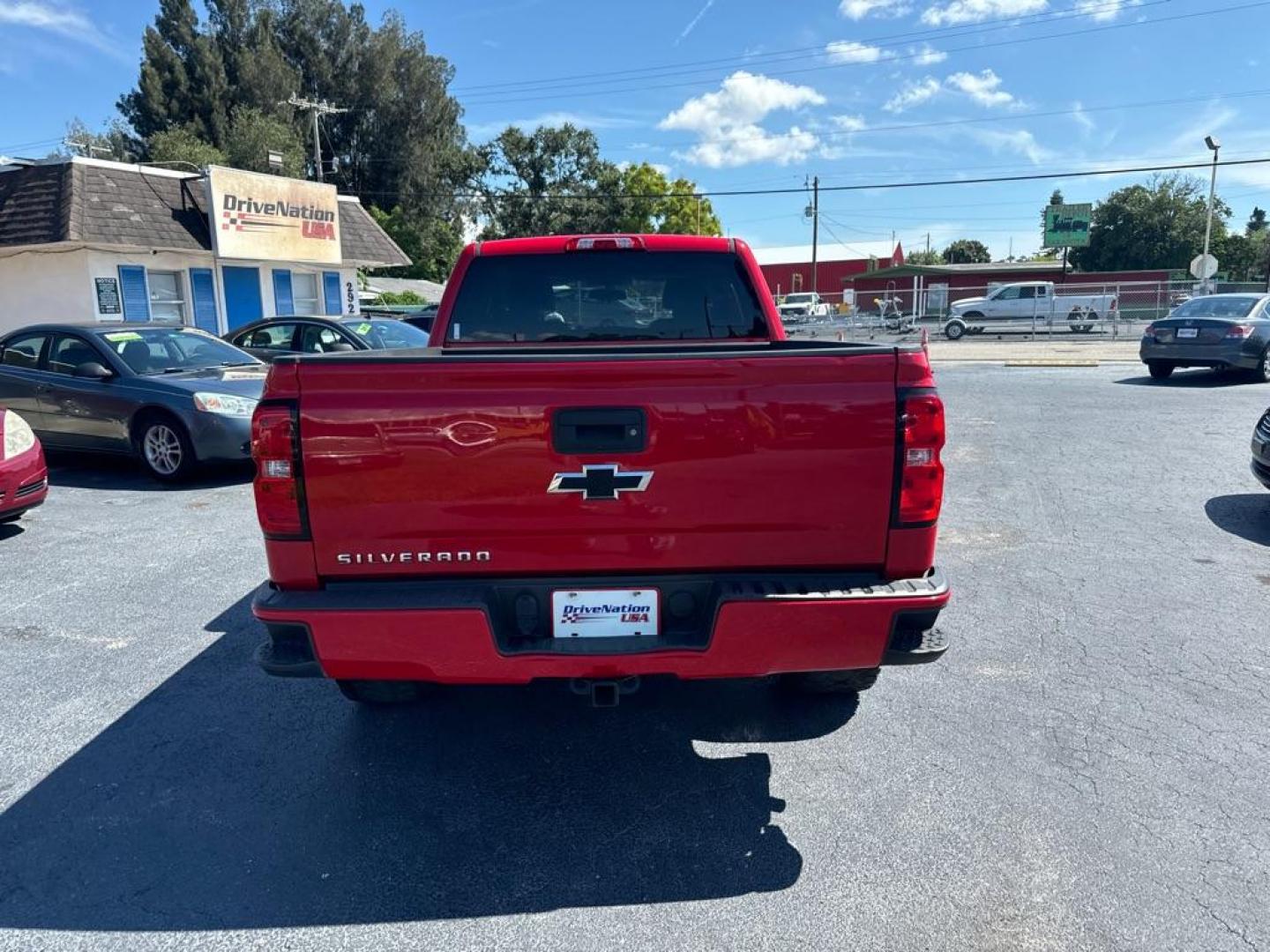 2018 RED CHEVROLET SILVERADO 1500 CUSTOM (1GCRCPEH9JZ) with an 4.3L engine, Automatic transmission, located at 2929 9th St. West, Bradenton, 34205, (941) 242-2810, 27.473591, -82.570679 - Thanks for inquring into DriveNation USA! All vehicles listed can be viewed at www.drivenationusa.com for vehicle history reports and additonal info. We cannot quote any terms such as down payments or monthly payments without an application. You can apply directly at www.drivenationusa.com or by con - Photo#6