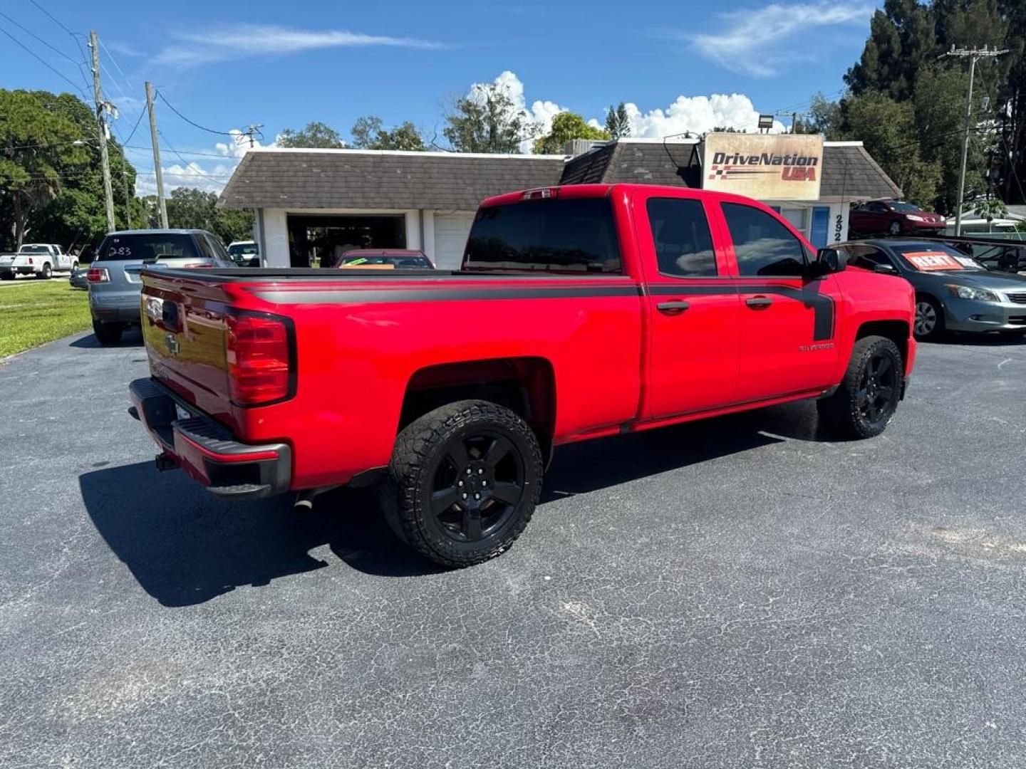 2018 RED CHEVROLET SILVERADO 1500 CUSTOM (1GCRCPEH9JZ) with an 4.3L engine, Automatic transmission, located at 2929 9th St. West, Bradenton, 34205, (941) 242-2810, 27.473591, -82.570679 - Thanks for inquring into DriveNation USA! All vehicles listed can be viewed at www.drivenationusa.com for vehicle history reports and additonal info. We cannot quote any terms such as down payments or monthly payments without an application. You can apply directly at www.drivenationusa.com or by con - Photo#7