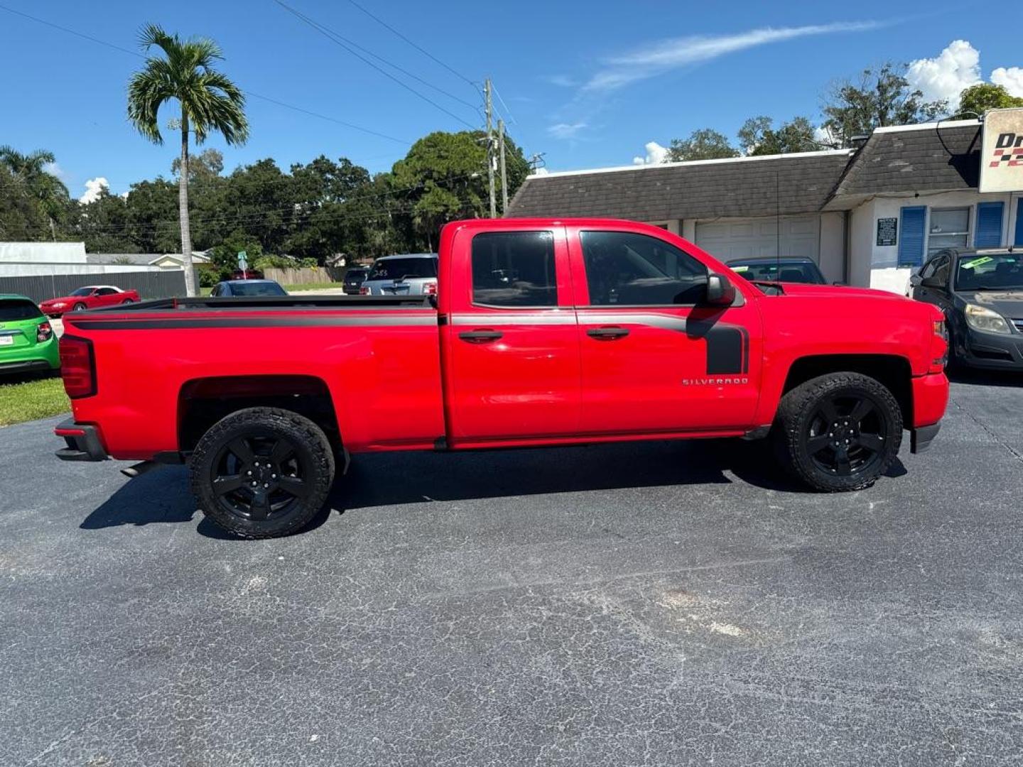 2018 RED CHEVROLET SILVERADO 1500 CUSTOM (1GCRCPEH9JZ) with an 4.3L engine, Automatic transmission, located at 2929 9th St. West, Bradenton, 34205, (941) 242-2810, 27.473591, -82.570679 - Thanks for inquring into DriveNation USA! All vehicles listed can be viewed at www.drivenationusa.com for vehicle history reports and additonal info. We cannot quote any terms such as down payments or monthly payments without an application. You can apply directly at www.drivenationusa.com or by con - Photo#8