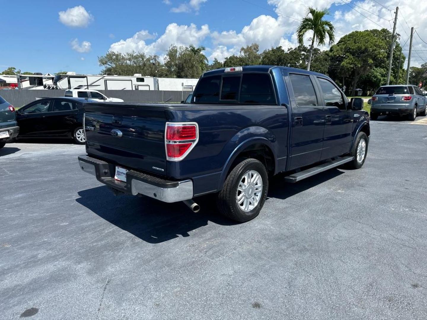 2013 BLUE FORD F150 SUPERCREW (1FTFW1CF3DF) with an 5.0L engine, Automatic transmission, located at 2929 9th St. West, Bradenton, 34205, (941) 242-2810, 27.473591, -82.570679 - Thanks for inquring into DriveNation USA! All vehicles listed can be viewed at www.drivenationusa.com for vehicle history reports and additonal info. We cannot quote any terms such as down payments or monthly payments without an application. You can apply directly at www.drivenationusa.com or by con - Photo#7