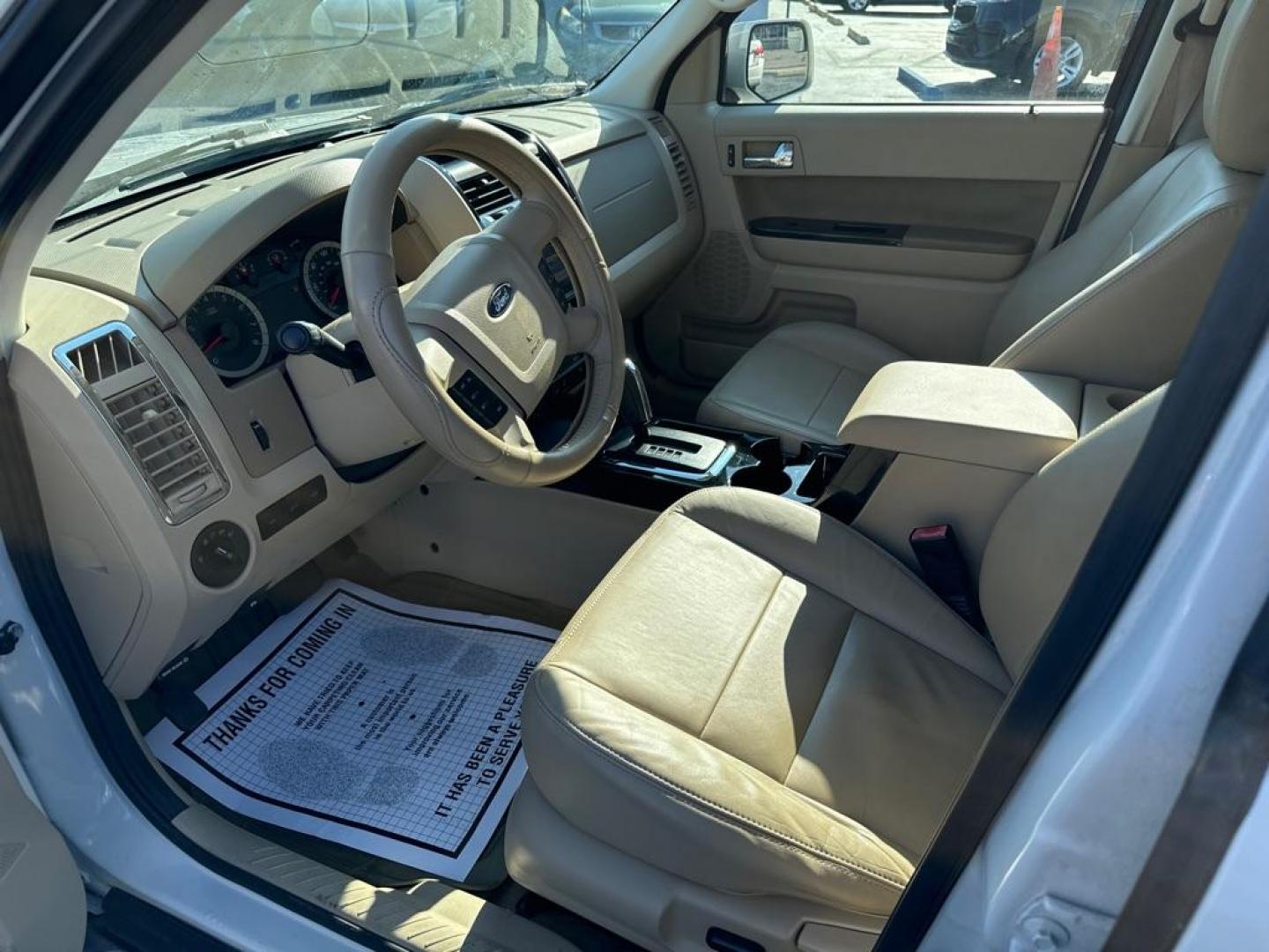 2011 WHITE FORD ESCAPE LIMITED (1FMCU9EG3BK) with an 3.0L engine, Automatic transmission, located at 2929 9th St. West, Bradenton, 34205, (941) 242-2810, 27.473591, -82.570679 - Photo#9