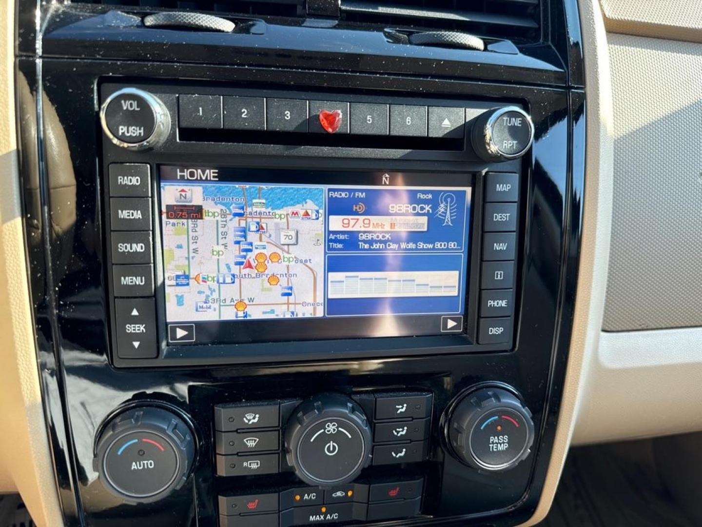 2011 WHITE FORD ESCAPE LIMITED (1FMCU9EG3BK) with an 3.0L engine, Automatic transmission, located at 2929 9th St. West, Bradenton, 34205, (941) 242-2810, 27.473591, -82.570679 - Photo#12