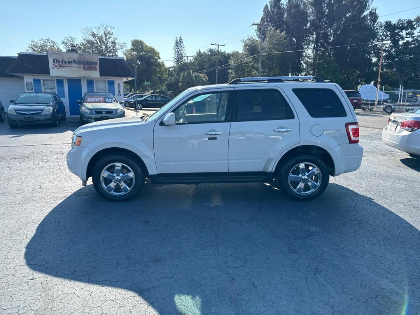 2011 WHITE FORD ESCAPE LIMITED (1FMCU9EG3BK) with an 3.0L engine, Automatic transmission, located at 2929 9th St. West, Bradenton, 34205, (941) 242-2810, 27.473591, -82.570679 - Photo#4