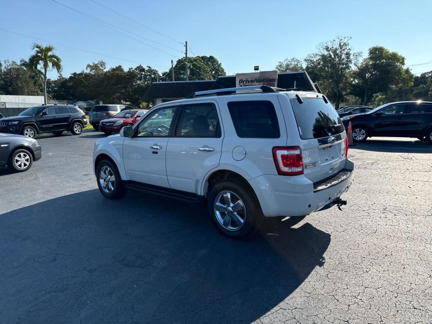 2011 WHITE FORD ESCAPE LIMITED (1FMCU9EG3BK) with an 3.0L engine, Automatic transmission, located at 2929 9th St. West, Bradenton, 34205, (941) 242-2810, 27.473591, -82.570679 - Photo#5